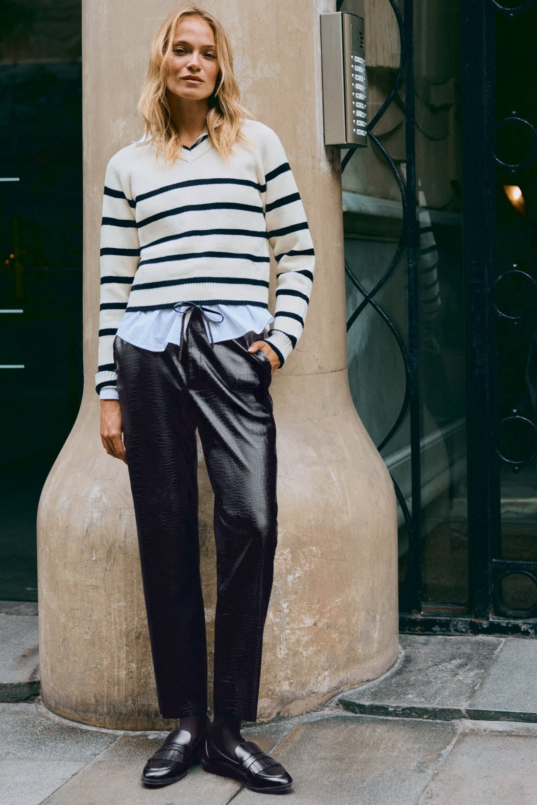 Pantalon taille haute effet cuir noir