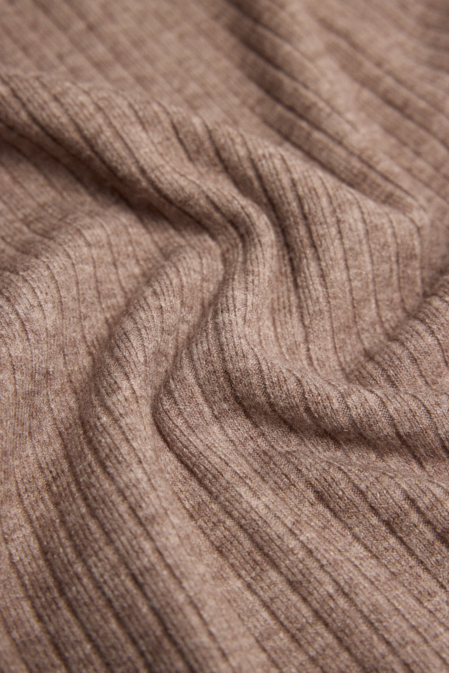 Robe longue en maille côtelée marron