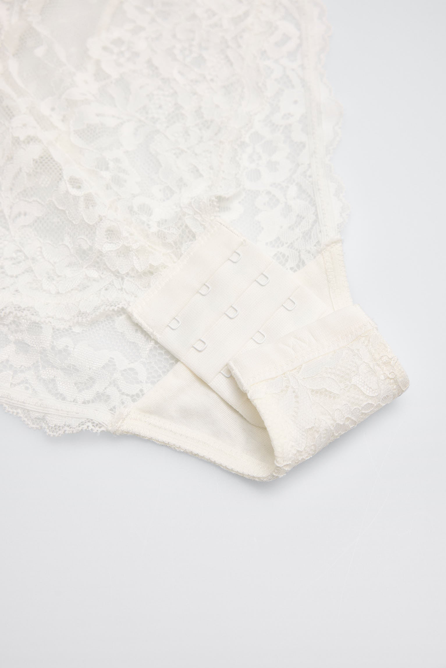 10692-1-body-de-encaje-con-detalles-plumeti-marfil