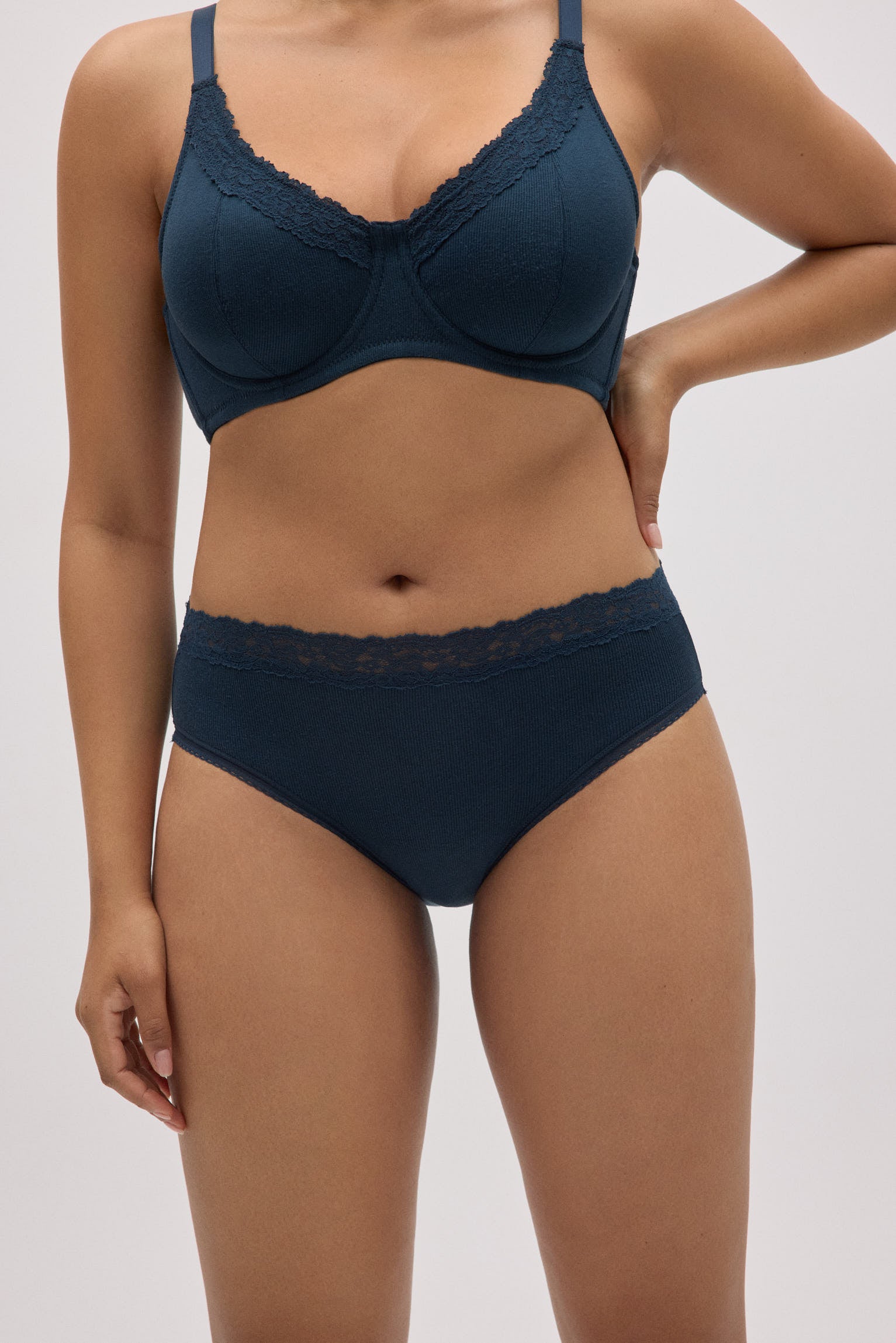 10765-1-braga-midi-canale-con-encaje-marino