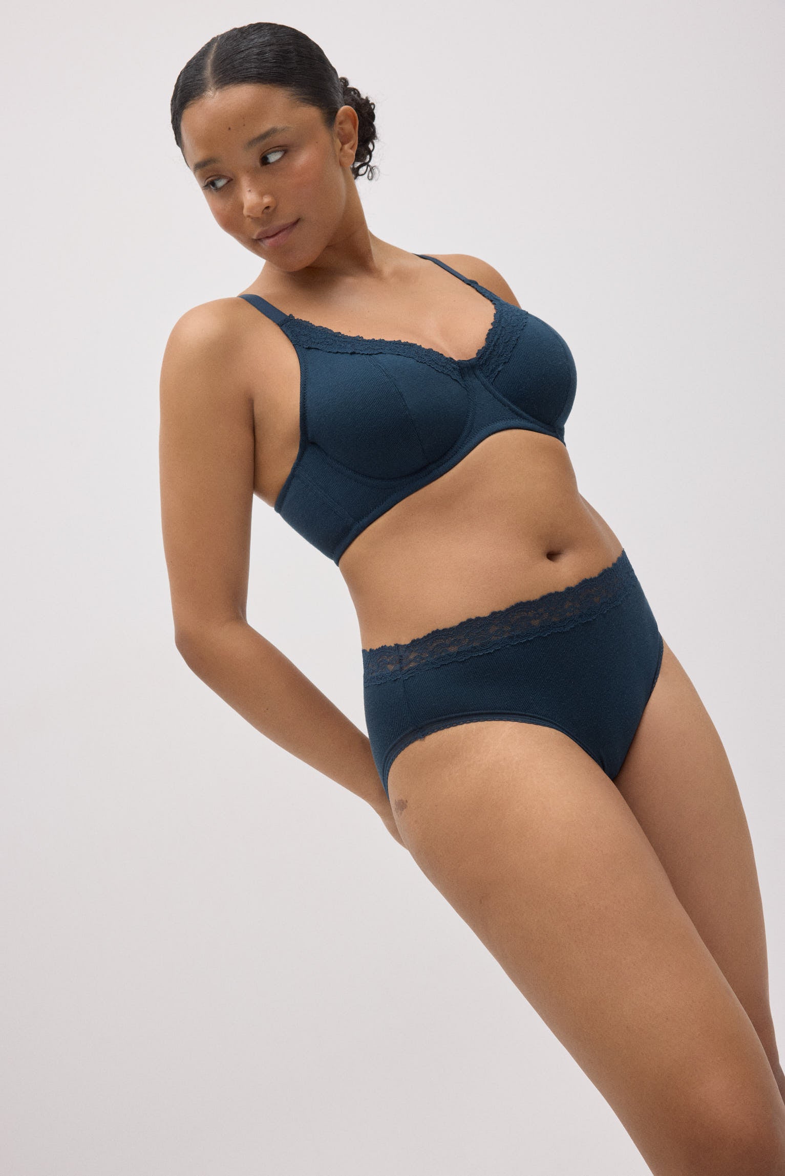 10765-3-braga-midi-canale-con-encaje-marino