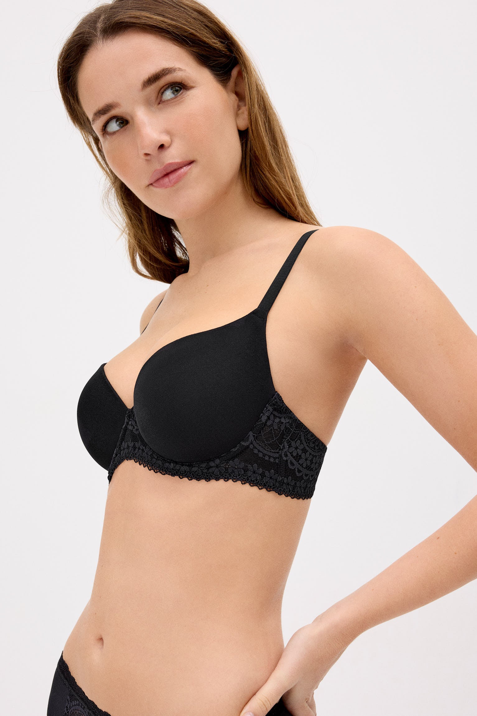 10804-3-sujetador-con-aro-con-relleno-con-encaje-negro-sunkissed-paula-echevarria