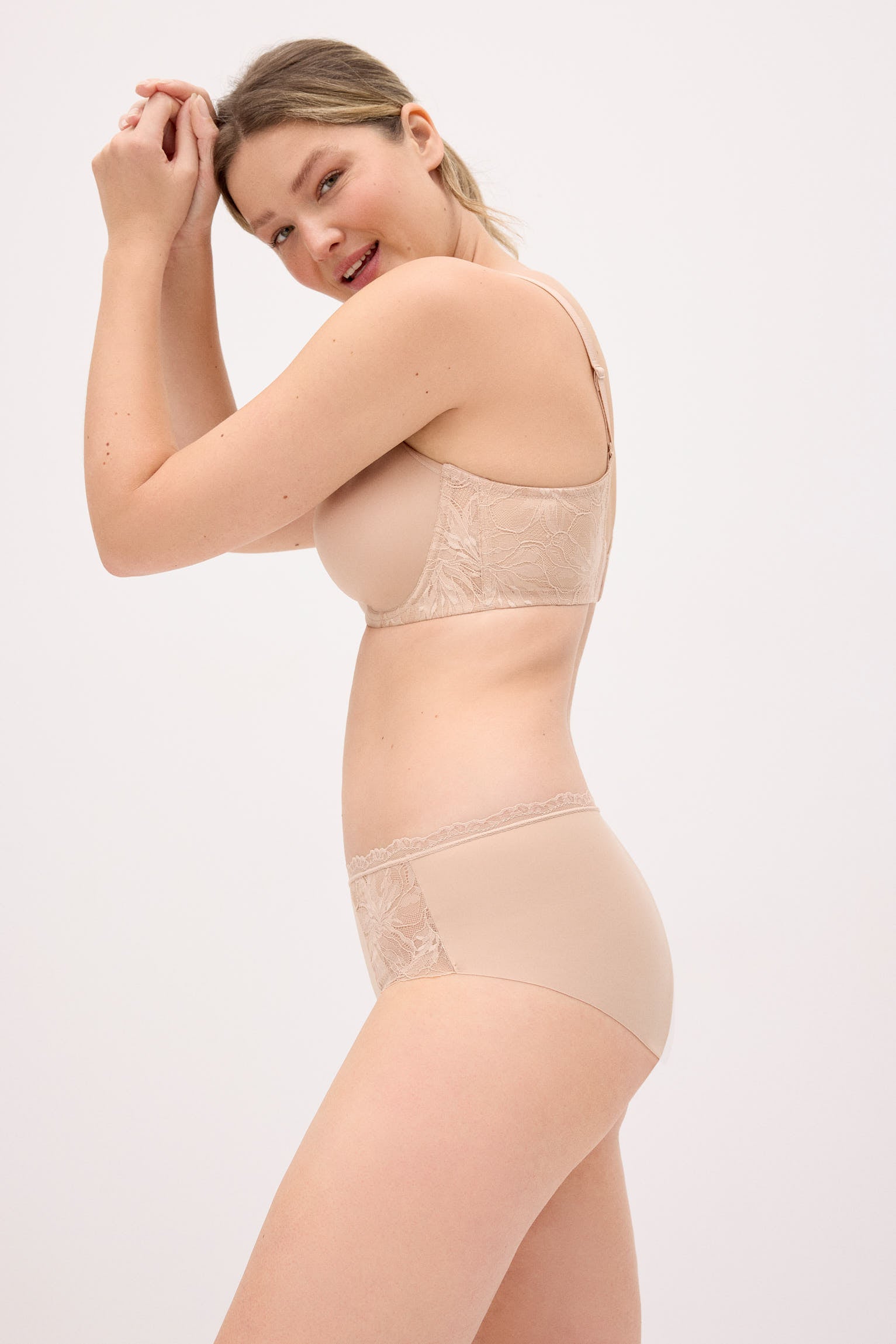 10818-3-braga-midi-detalles-encaje-nude-nostalgia-breeze-paula-echevarria