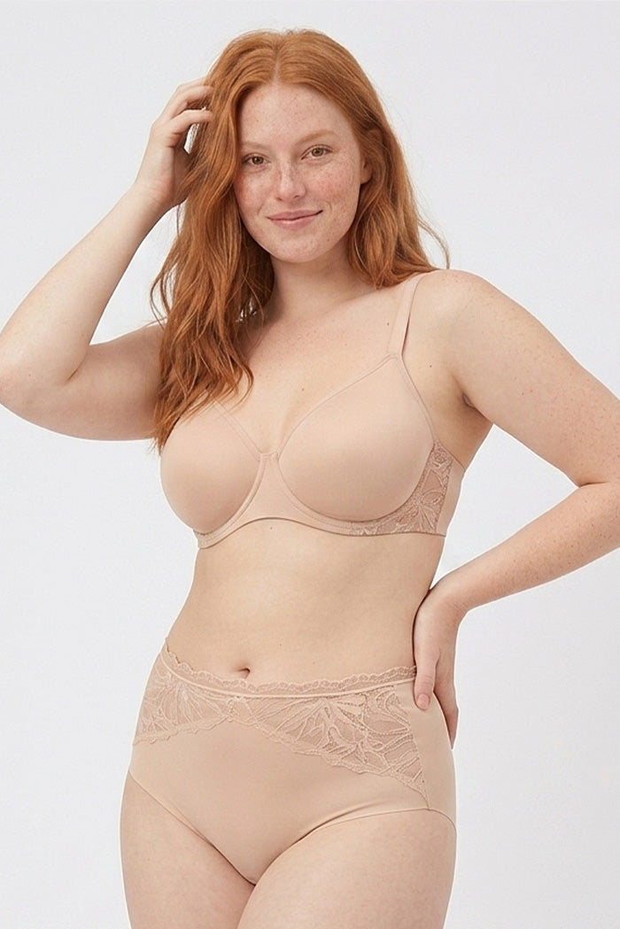 Culotte taille haute avec détails en dentelle couleur chair