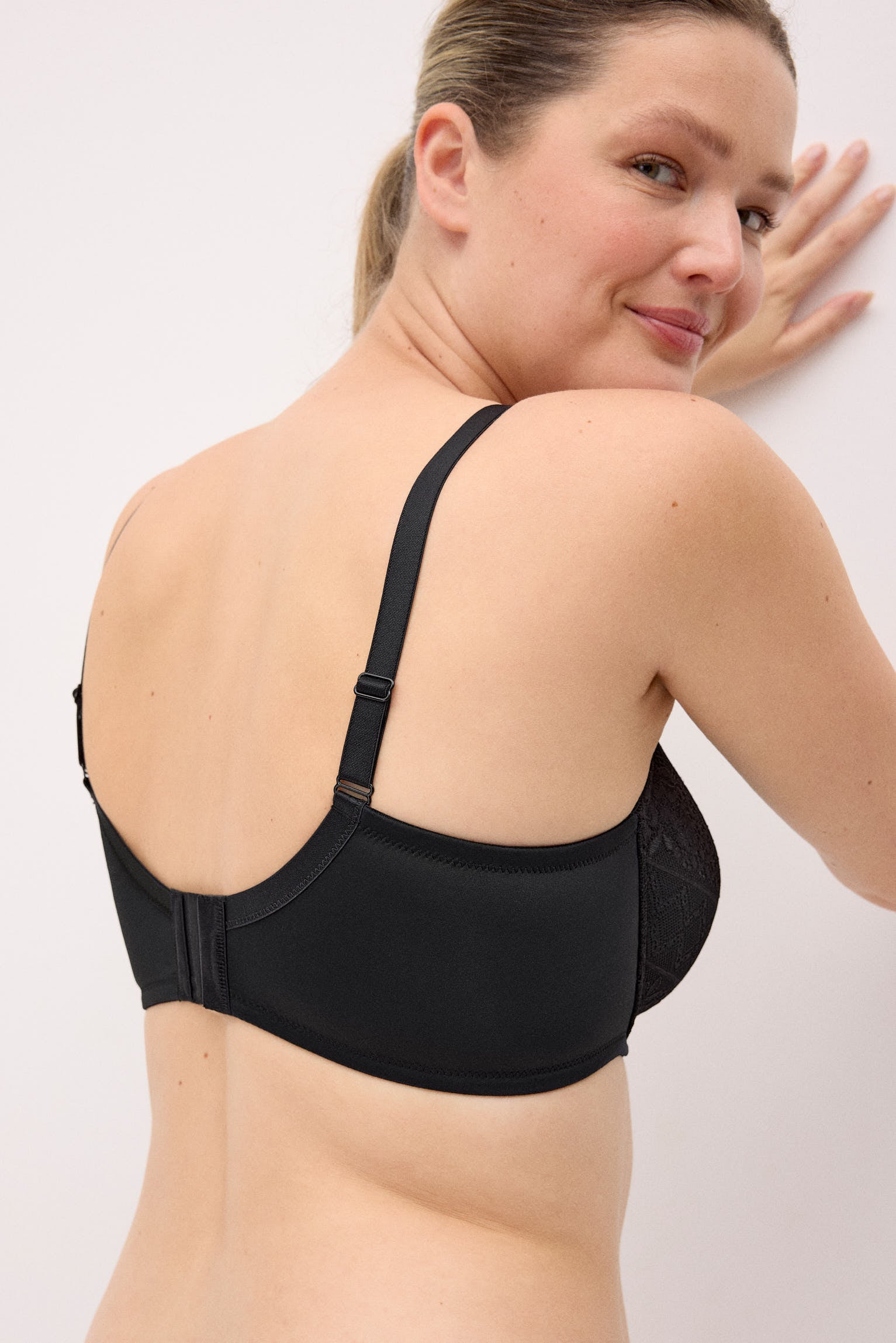 10830-5-sujetador-capacidad-con-aro-con-relleno-encaje-negro-special-you-paula-echevarria