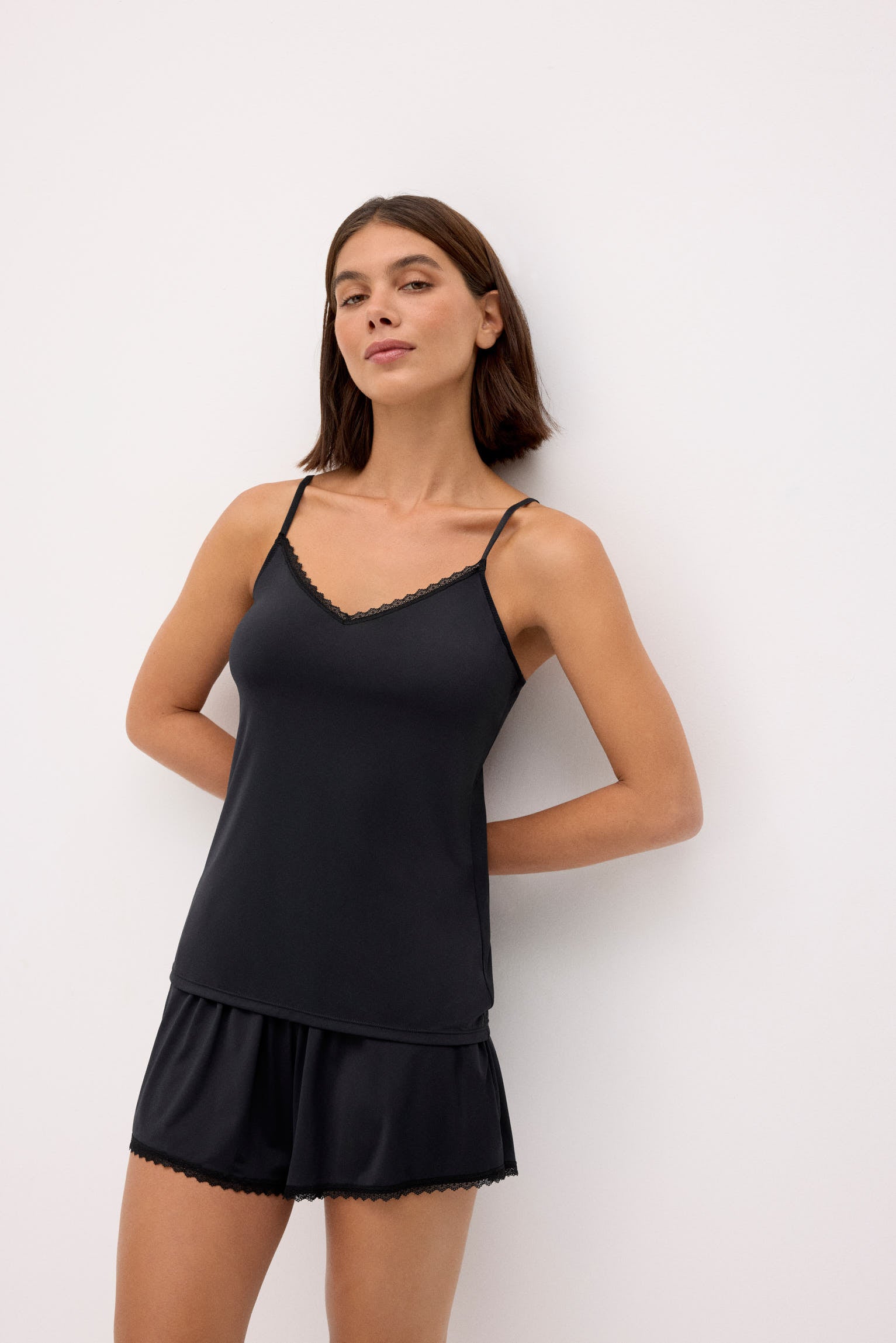 10836-3-pijama-tirantes-negro-encaje-negro-special-you-paula-echevarria