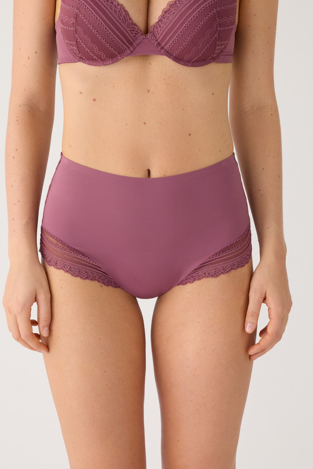 Culotte haute dentelle rose