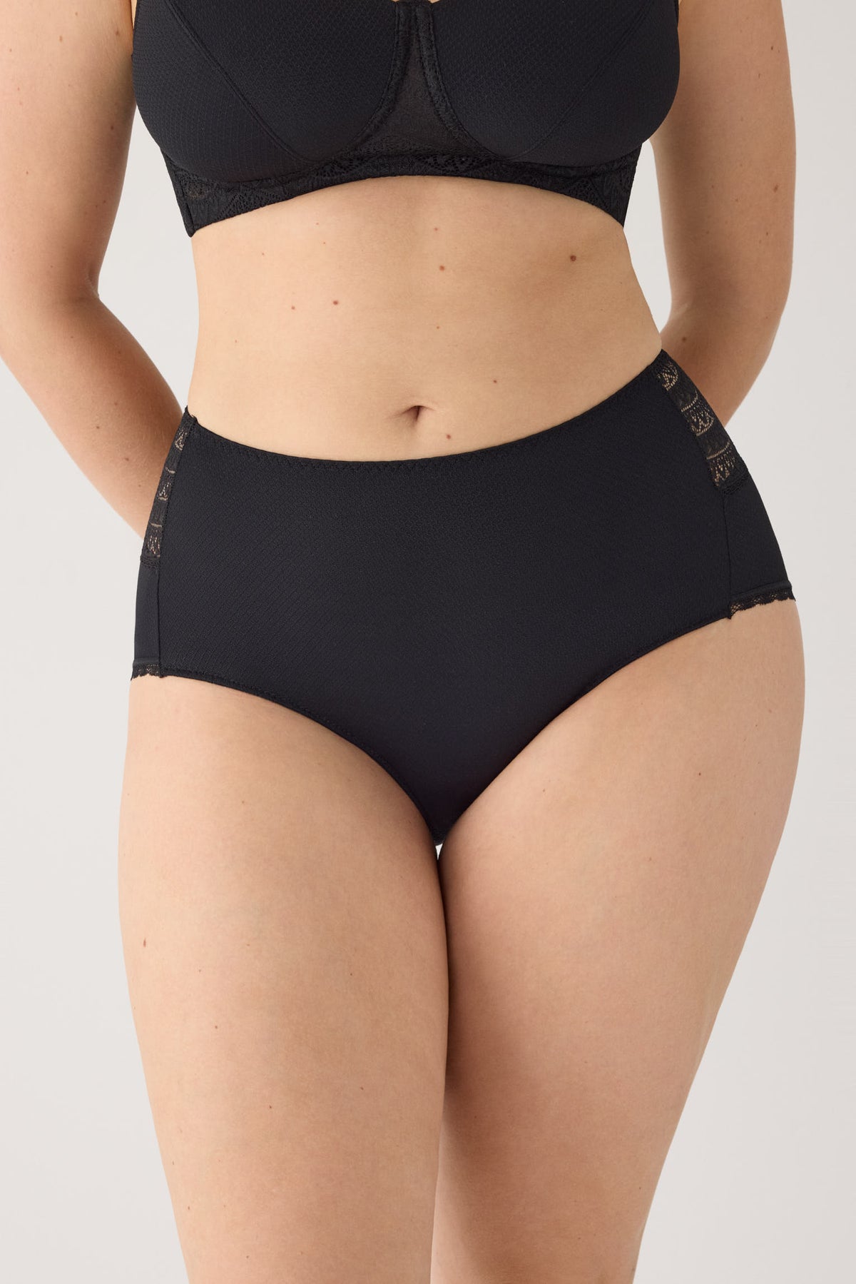 Culotte haute dentelle noir