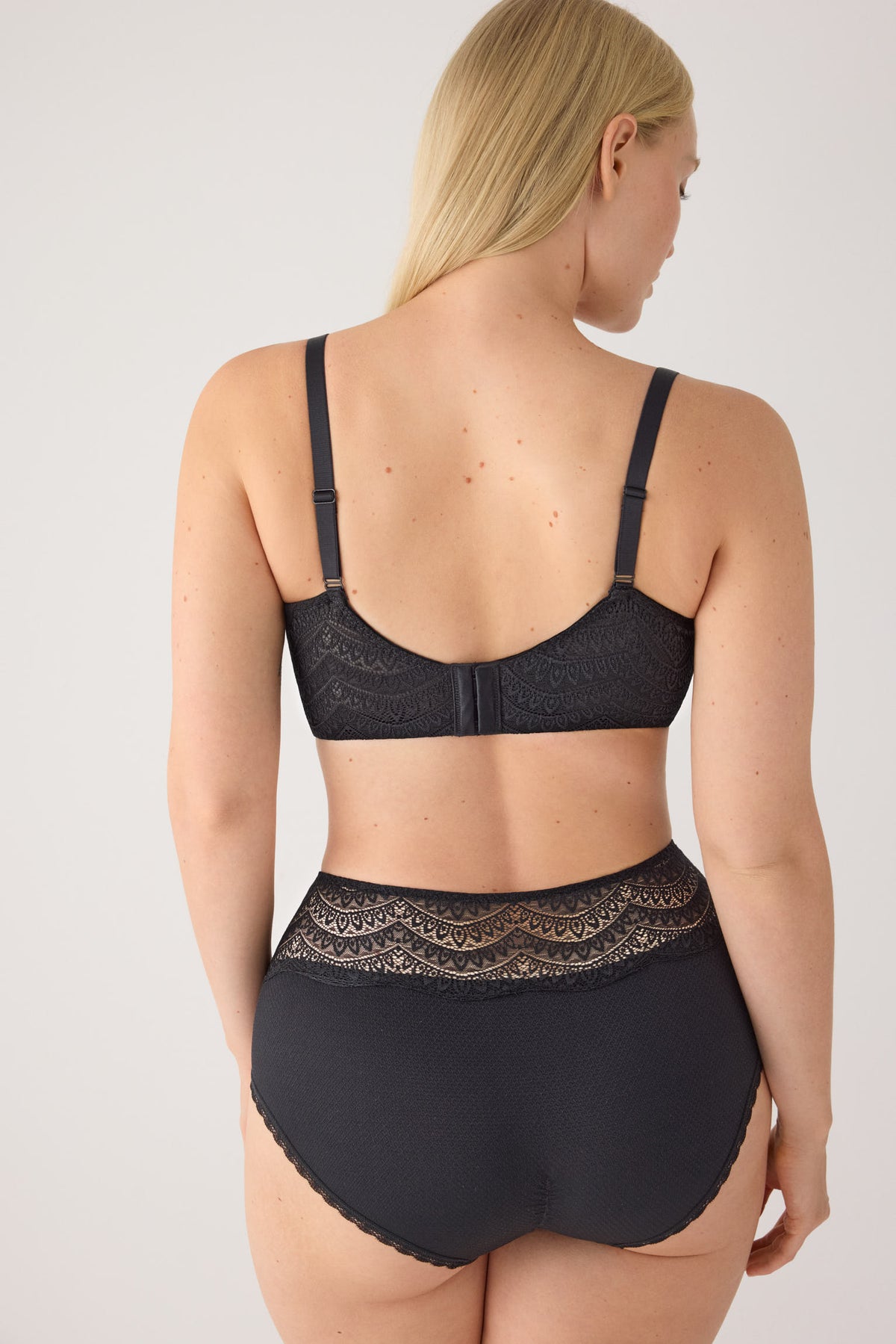 Culotte haute dentelle noir