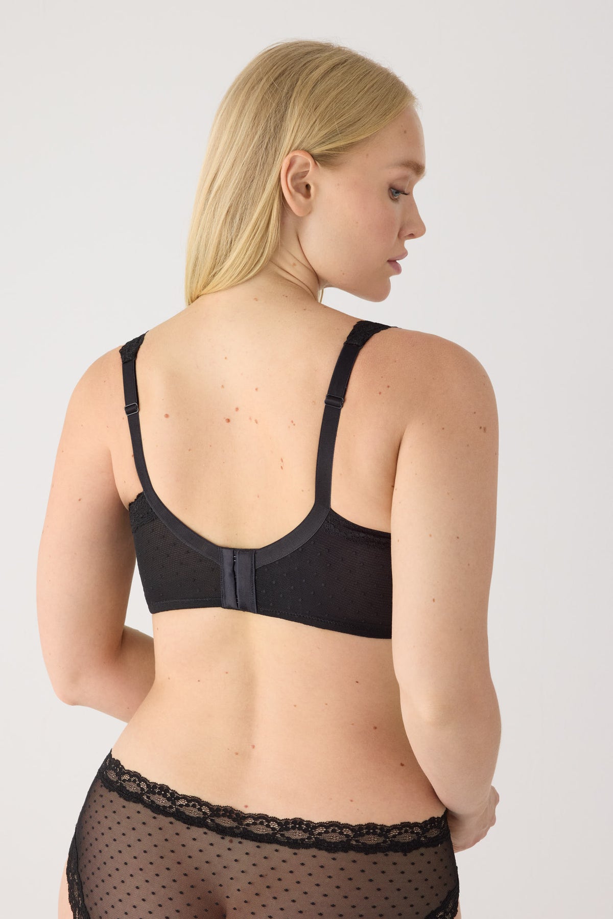 Soutien-gorge emboîtant noir en dentelle à armatures rembourré | Paula Echevarria