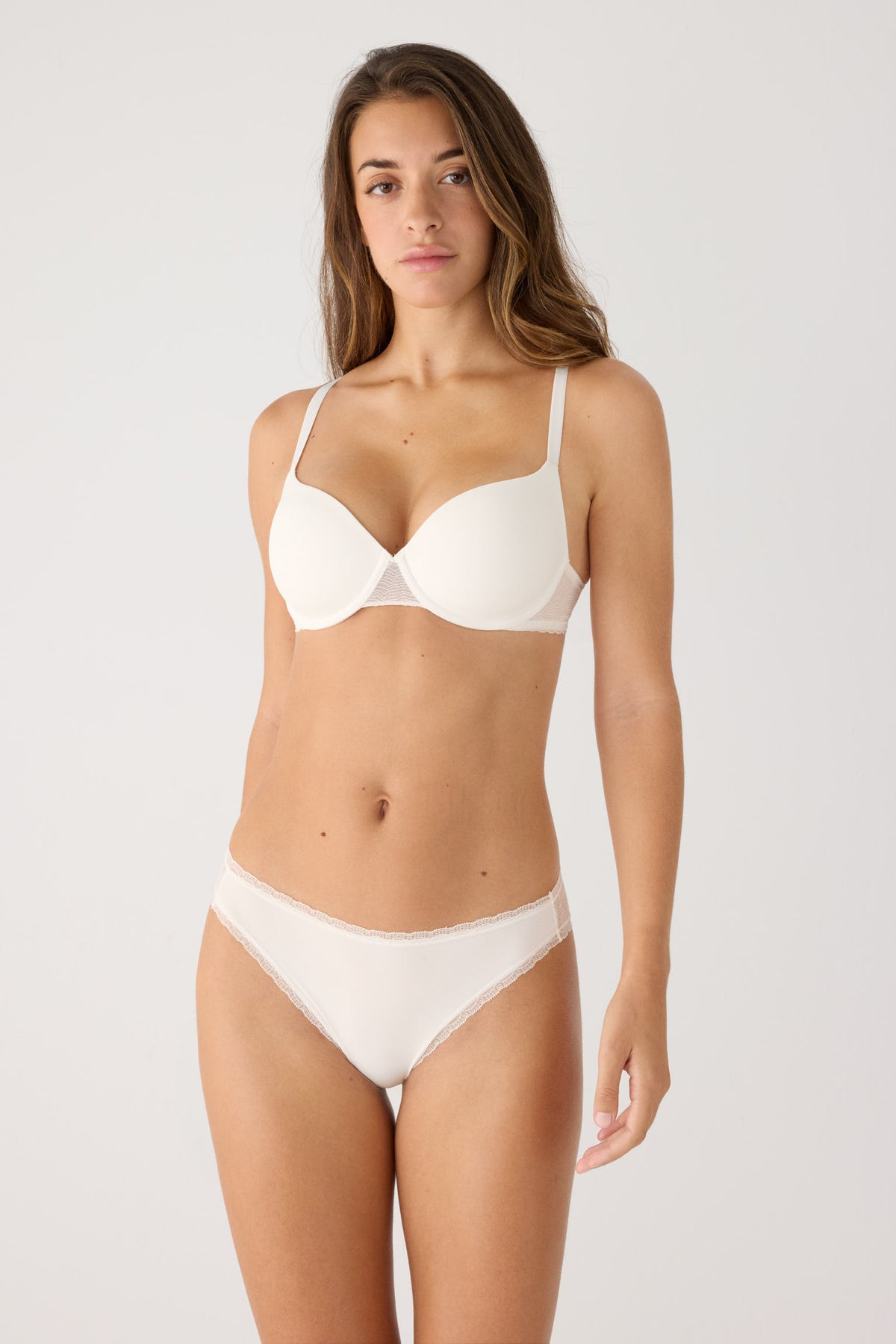 Ensemble ivoire texturé soutien-gorge à armatures rembourré et culotte mini