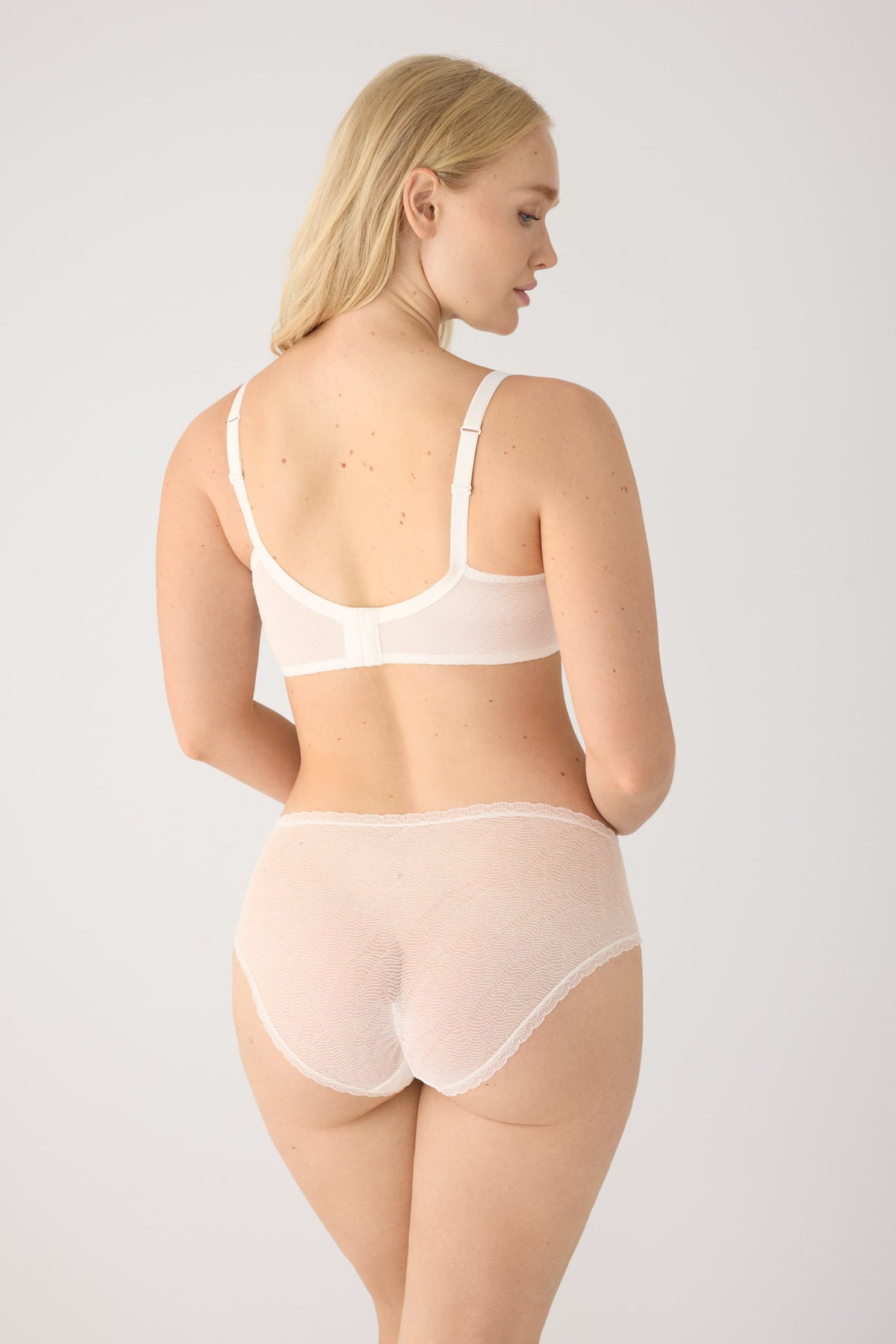 Ensemble ivoire texturé soutien-gorge emboîtant à armatures rembourré et culotte midi
