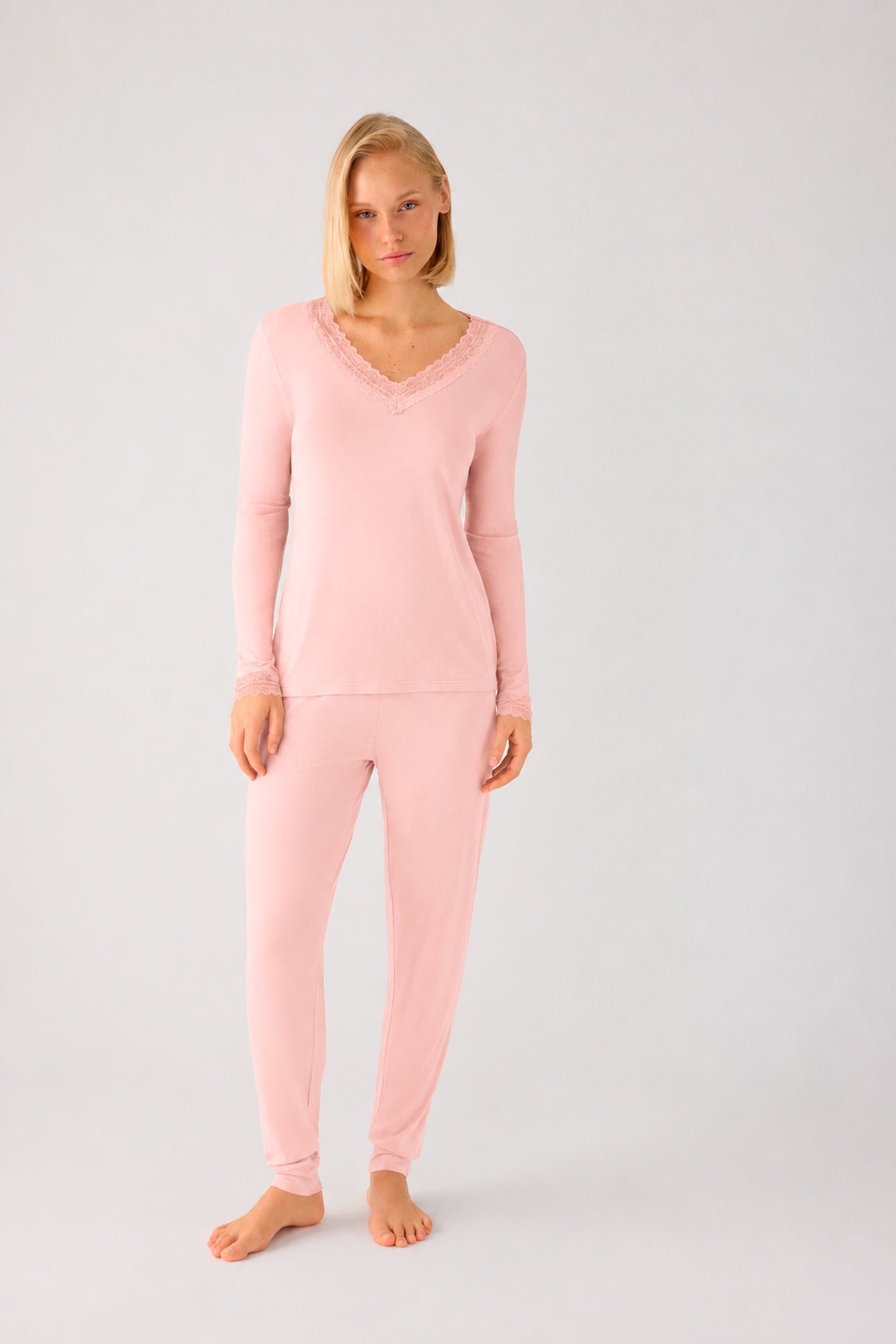Pyjama long femme léger et doux avec pantalon jogger nude
