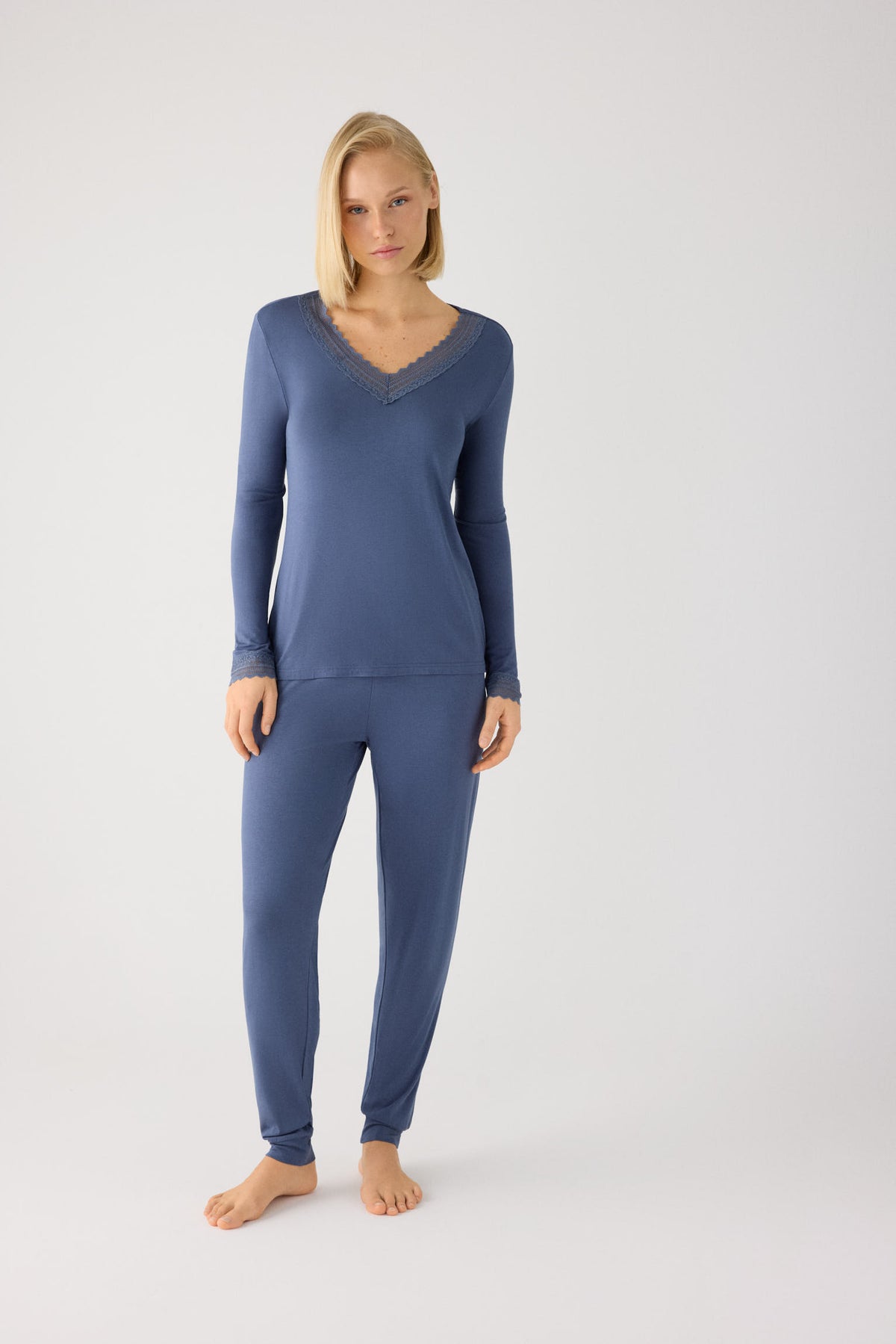 Pyjama long femme léger et doux avec pantalon jogger bleu
