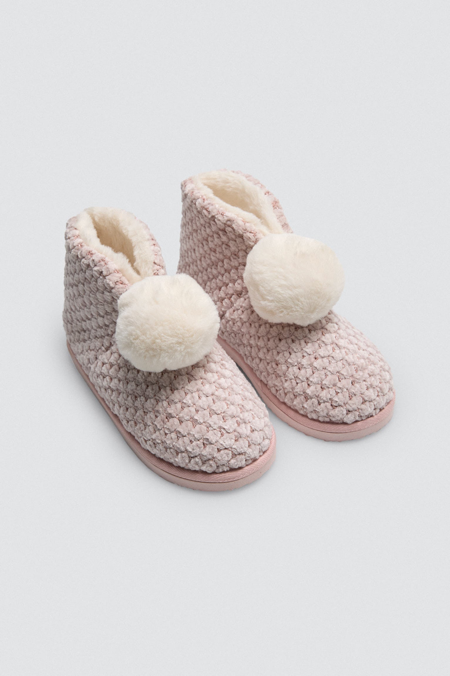 14165-2-botas-de-casa-detalle-pompon