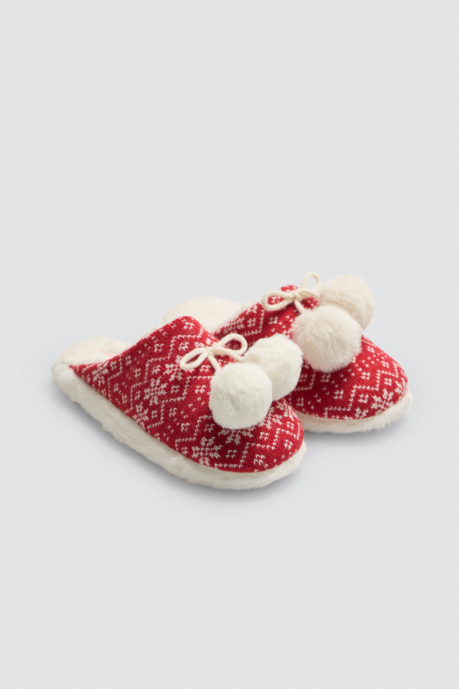 14175-1-zapatillas-casa-mujer-navidad-pompones-ysabel-mora