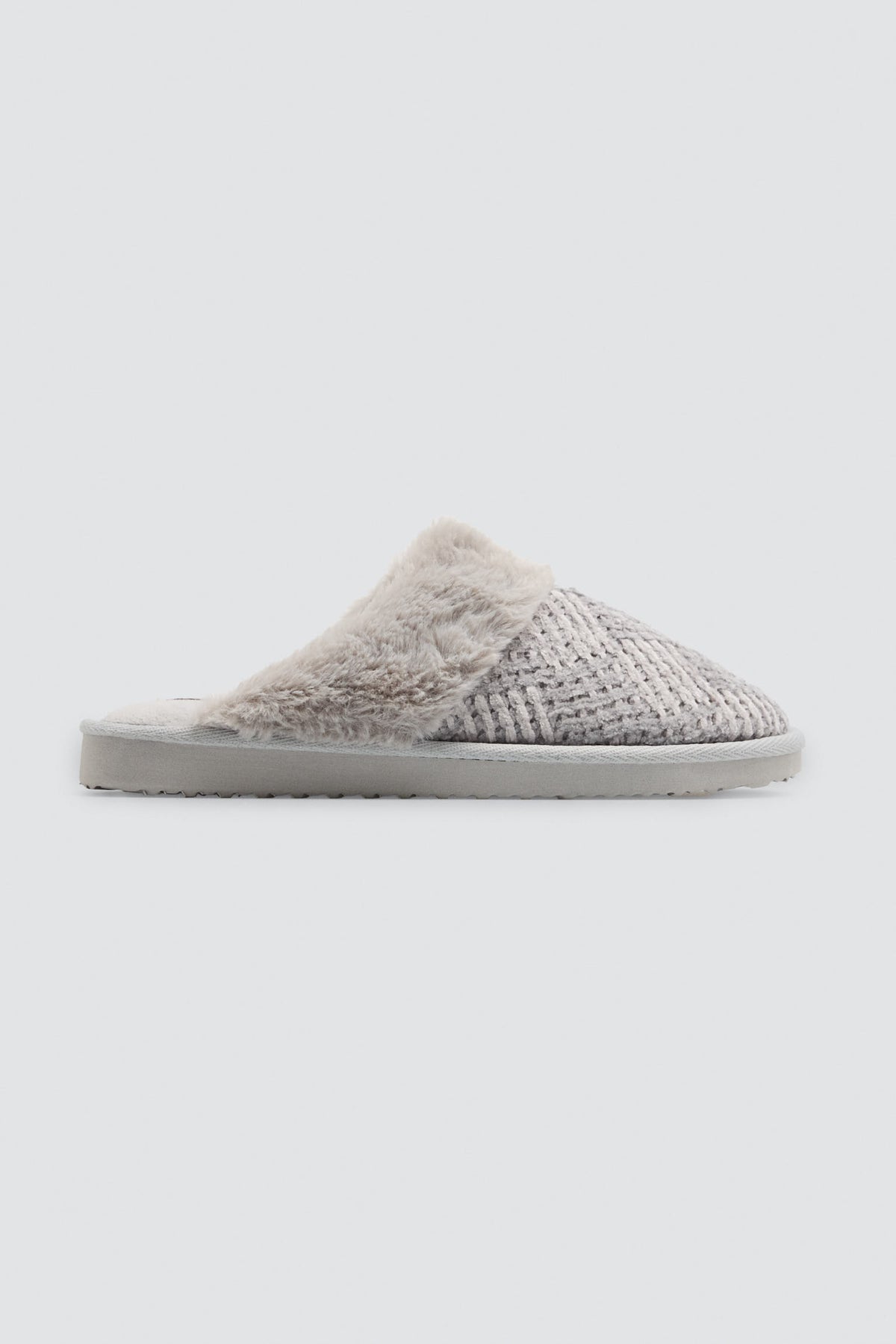 14183-zapatillas-de-casa-mujer-de-pelo-combinado-con-diseno-geometrico