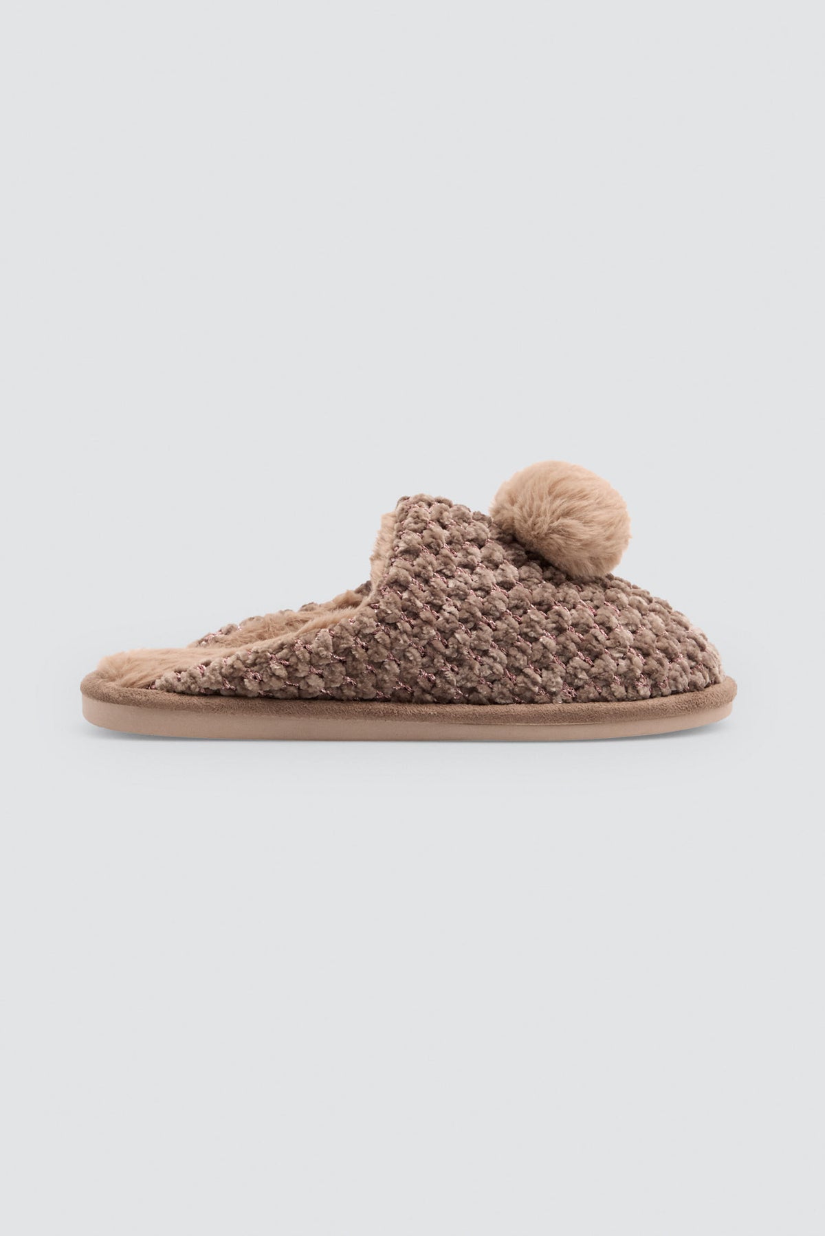 14191-zapatillas-de-casa-mujer-de-borreguito-con-hebilla-blancas