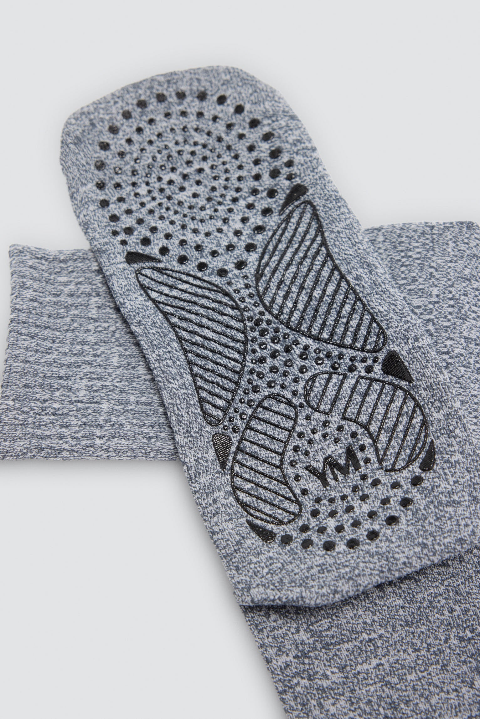 17399-calcetines-mujer-largos-antideslizantes-para-yoga-y-pilates-gris