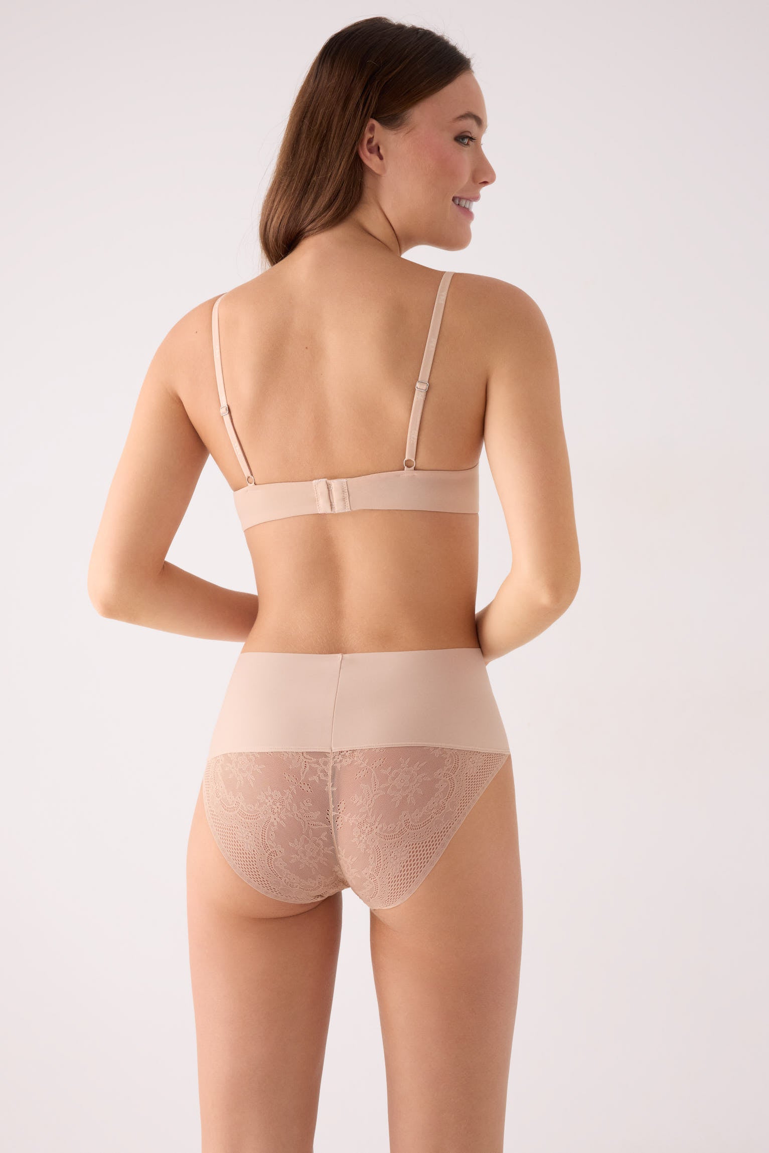 PRÉCOMMANDE Culotte haute découpe laser nude