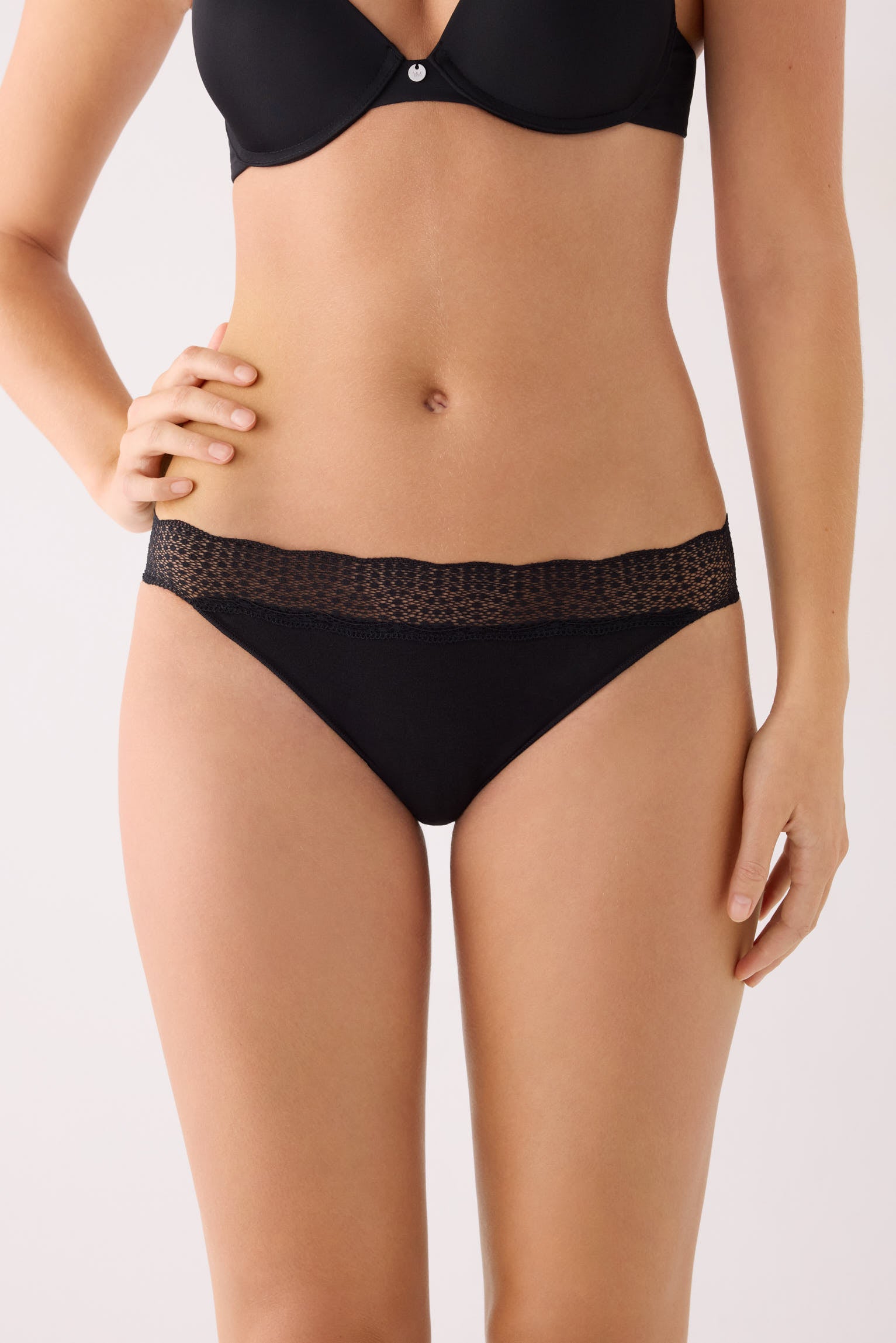 Culotte mini en coton à bordure dentelle noir