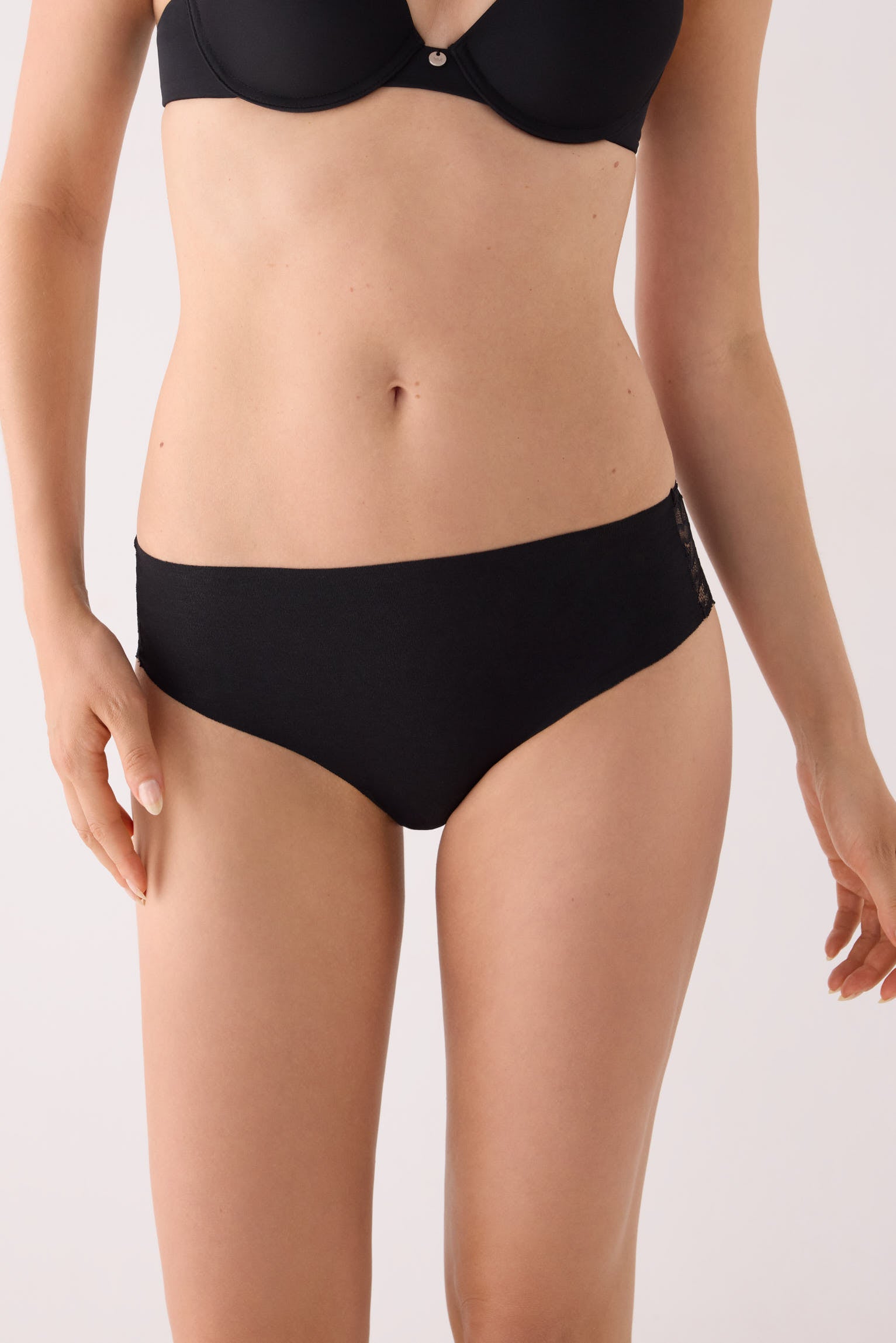 Culotte midi coton découpé au laser avec dentelle noir