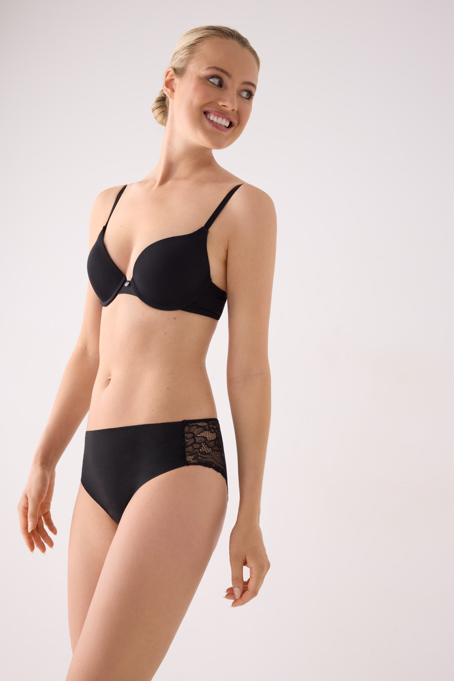 Culotte midi coton découpé au laser avec dentelle noir