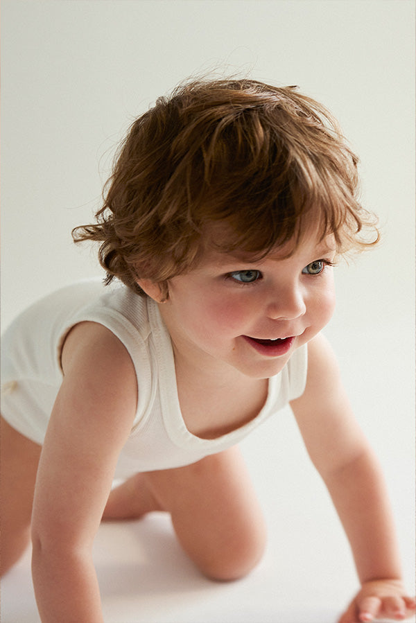 Body bébé basique à larges bretelles blanches