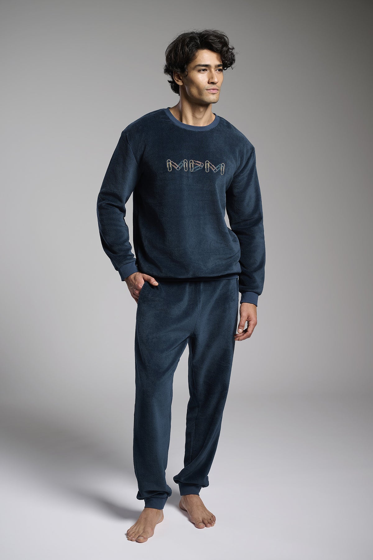 Pyjama long homme polaire corail bleu marine détail brodé