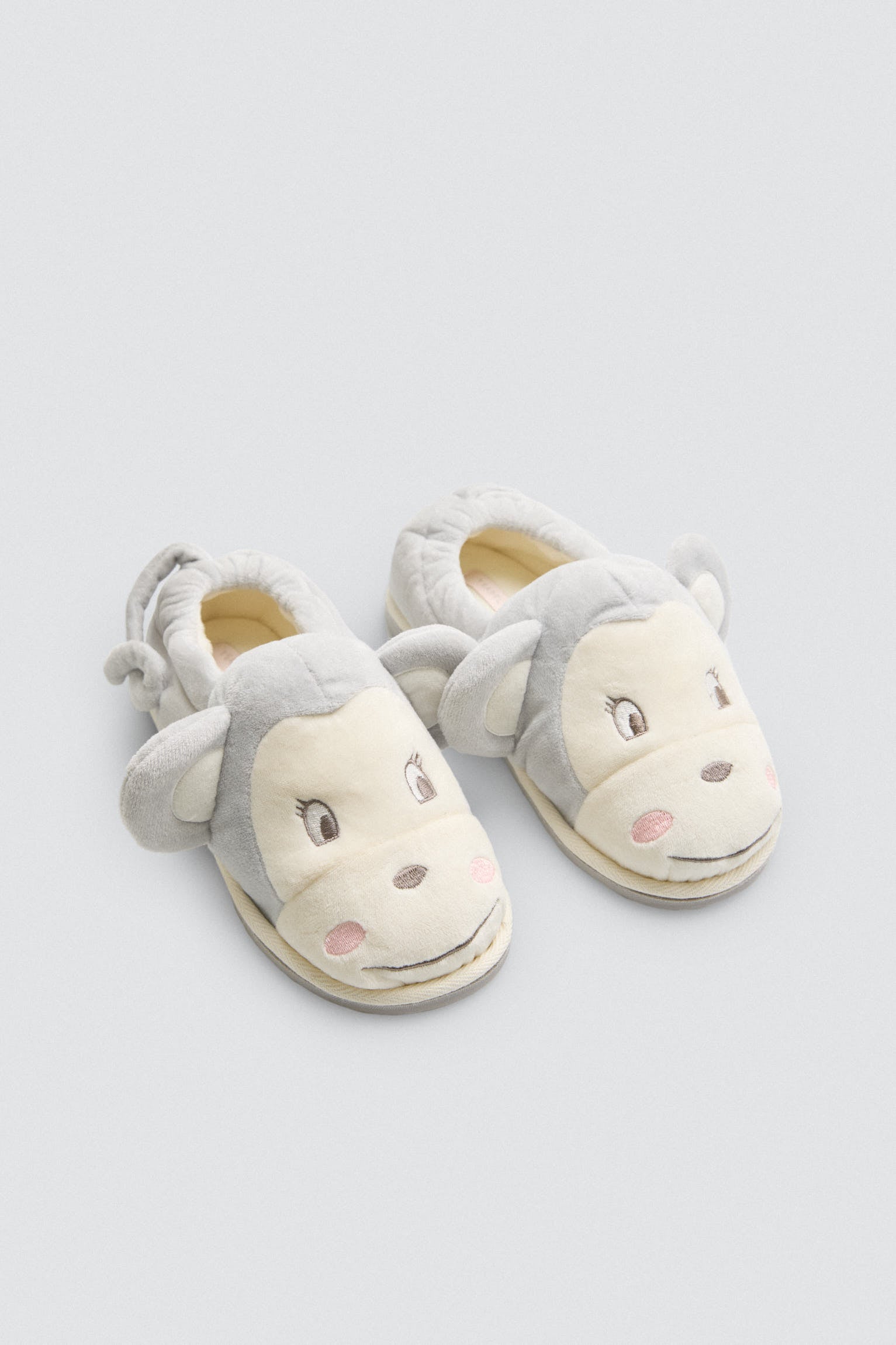 34038-2-zapatillas-de-casa-infantiles-mono-y-orejas-3d