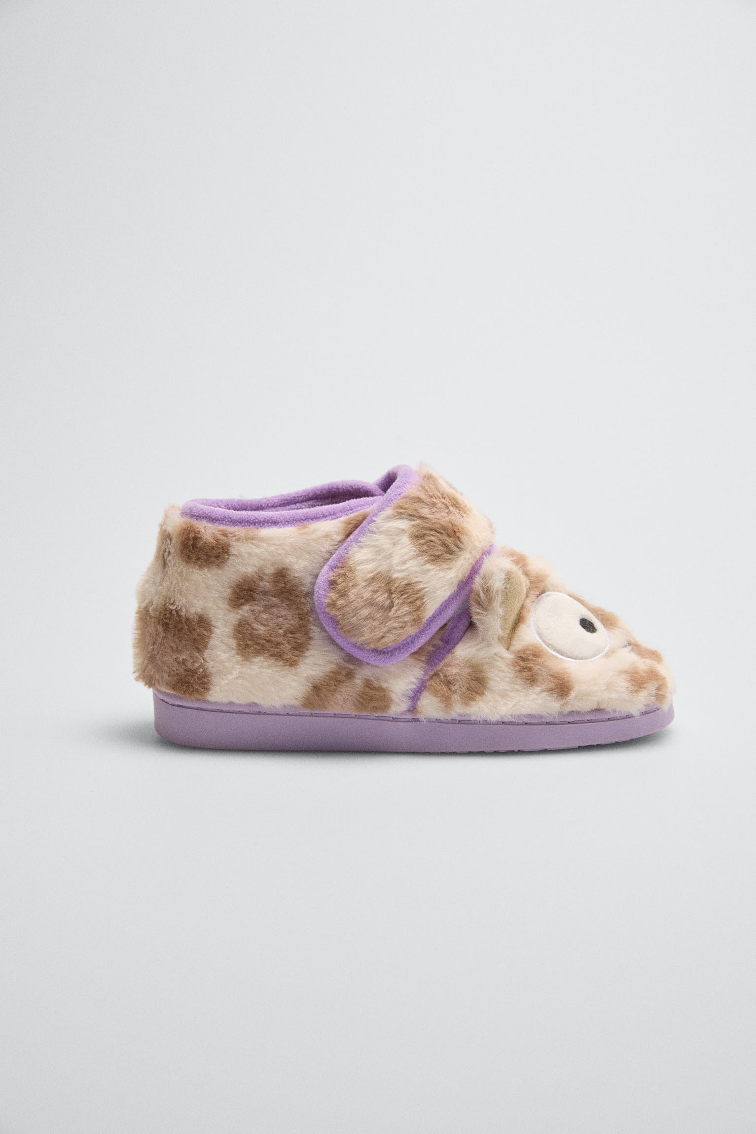 34039-1-zapatillas-de-casa-bebe-jirafa-con-velcro