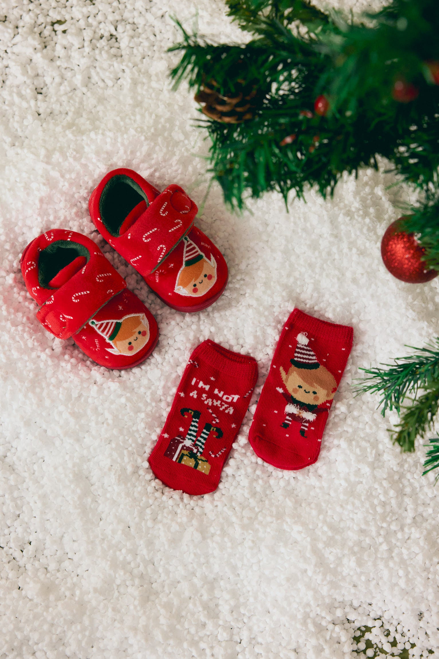 52876-54042-calcetines-zapatillas-bebe-casa-navidad-regalar-elfo-ysabel-mora-infantil