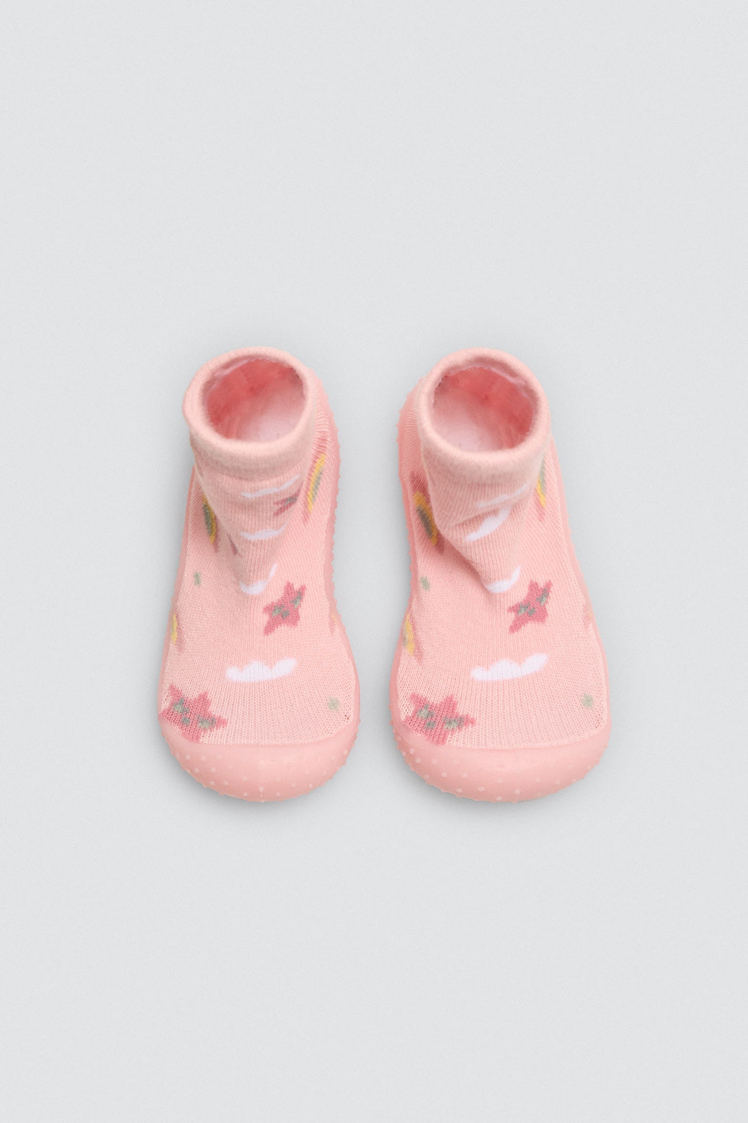 54038-3-zapatilla-calcetin-estampado-arcoiris-y-estrellas