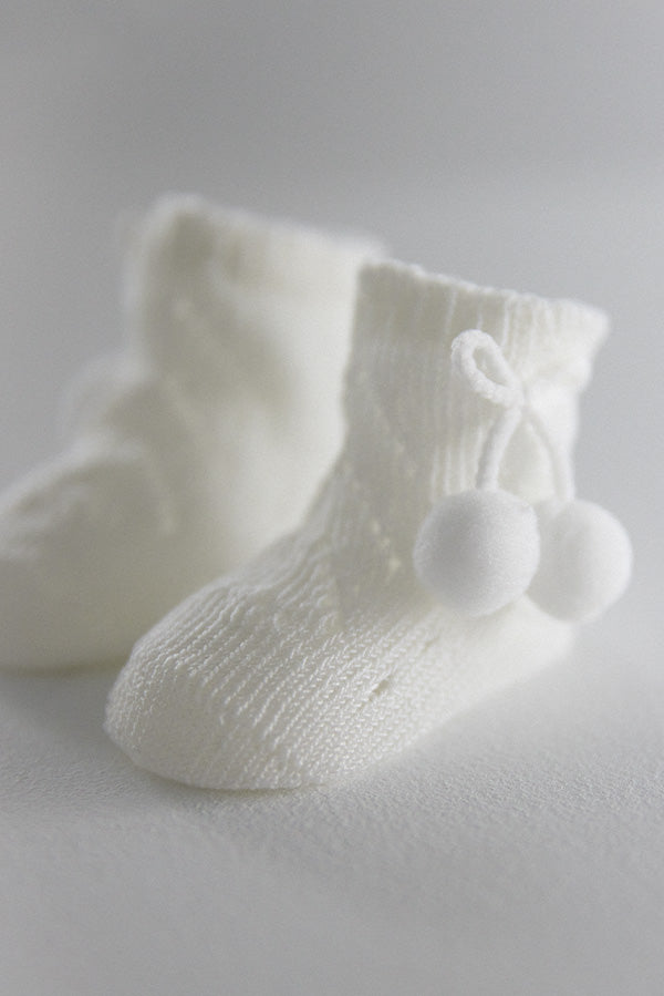 Chaussettes nouveau-né perles ivoire à pompons