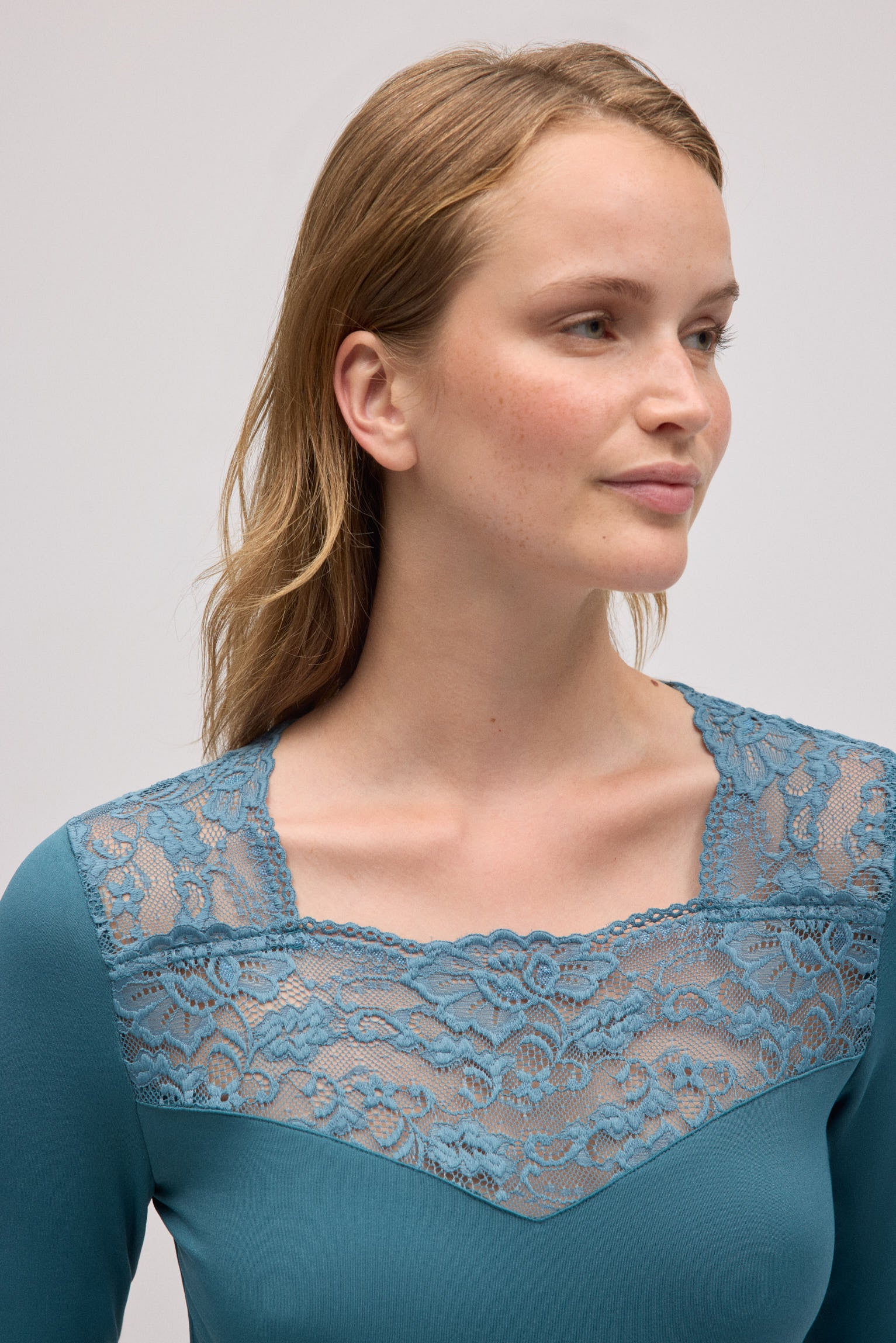 T-shirt thermique avec détails en dentelle bleue