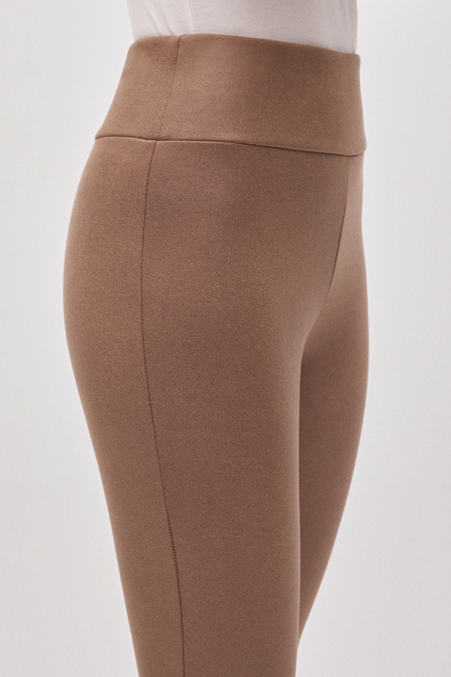 70449-4-leggings-efecto-metalizado-marron-ysabel-mora