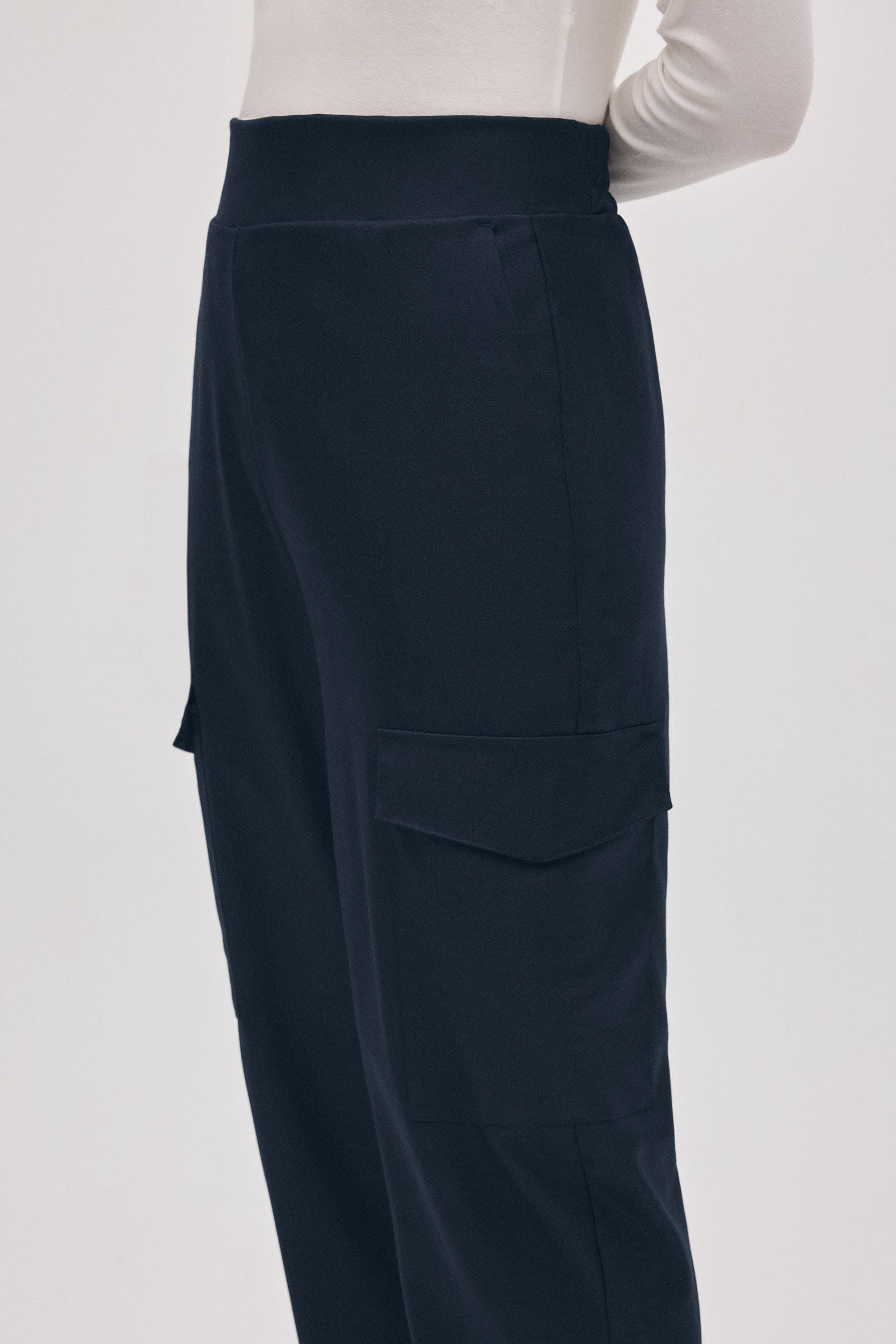 70454-4-pantalon-casual-tipo-cargo-marino-ysabel-mora