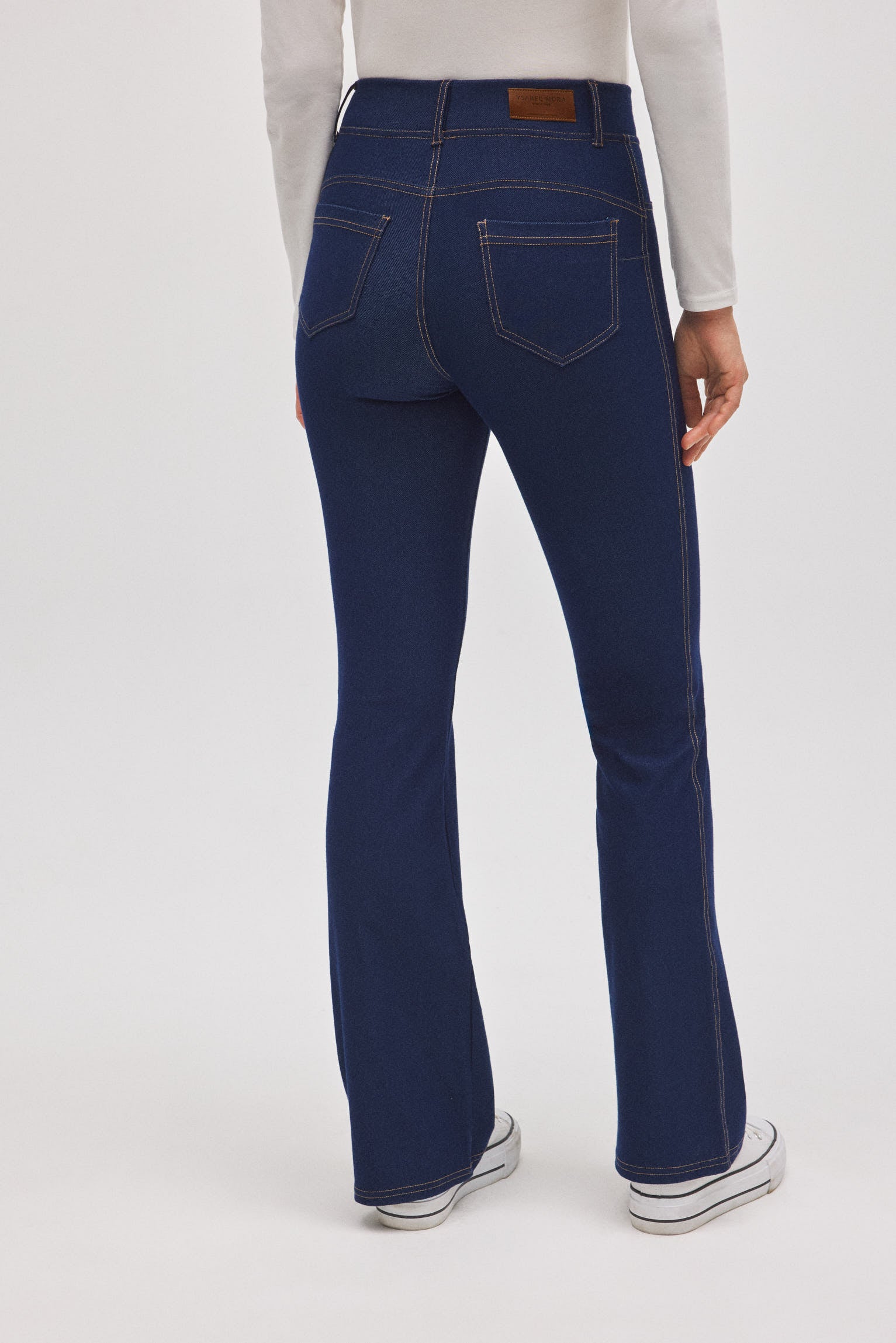 70457-3-pantalones-vaqueros-elasticos-flare-marino-ysabel-mora