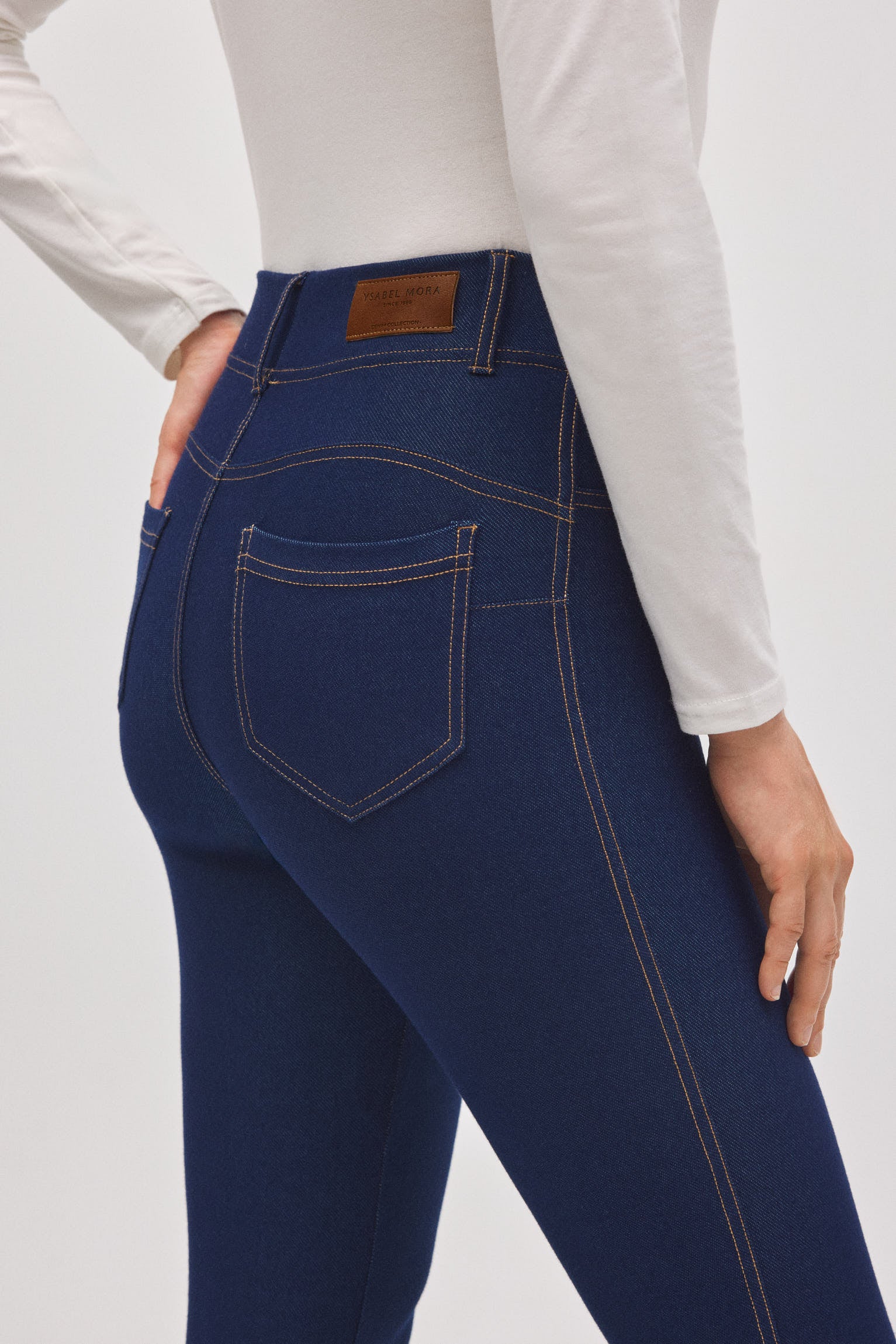 70457-4-pantalones-vaqueros-elasticos-flare-marino-ysabel-mora