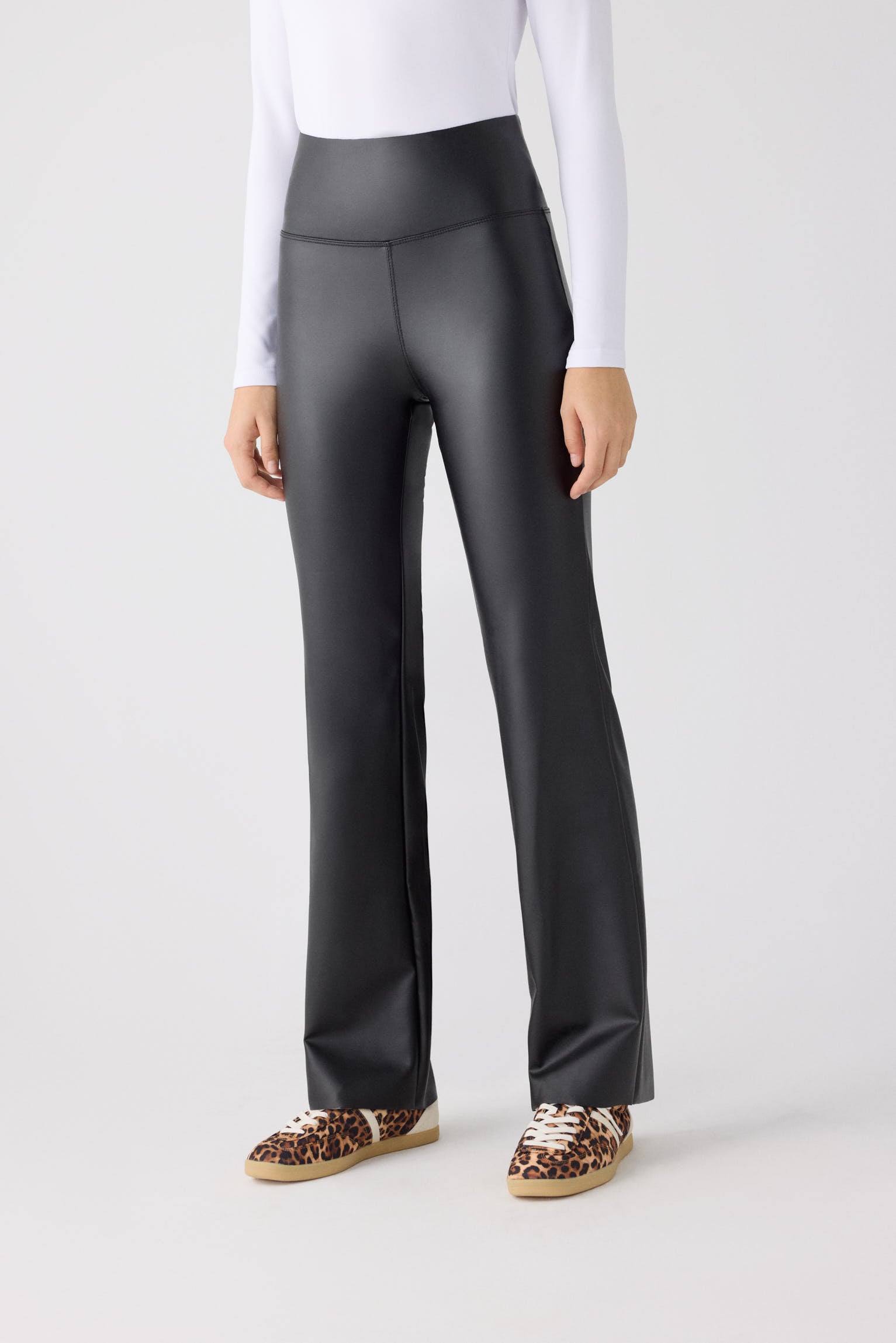 70486-negro-leggings-mujer-acampanados-efecto-piel-con-control-abdominal-negros