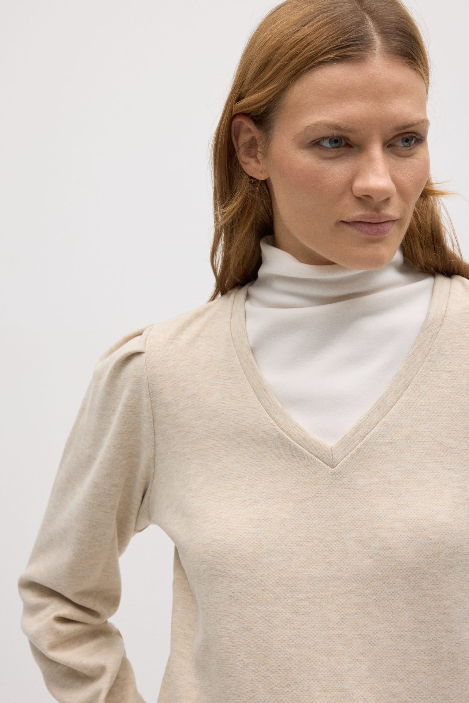 70671-3-jersey-extra-comodo-detalle-hombros-marfil