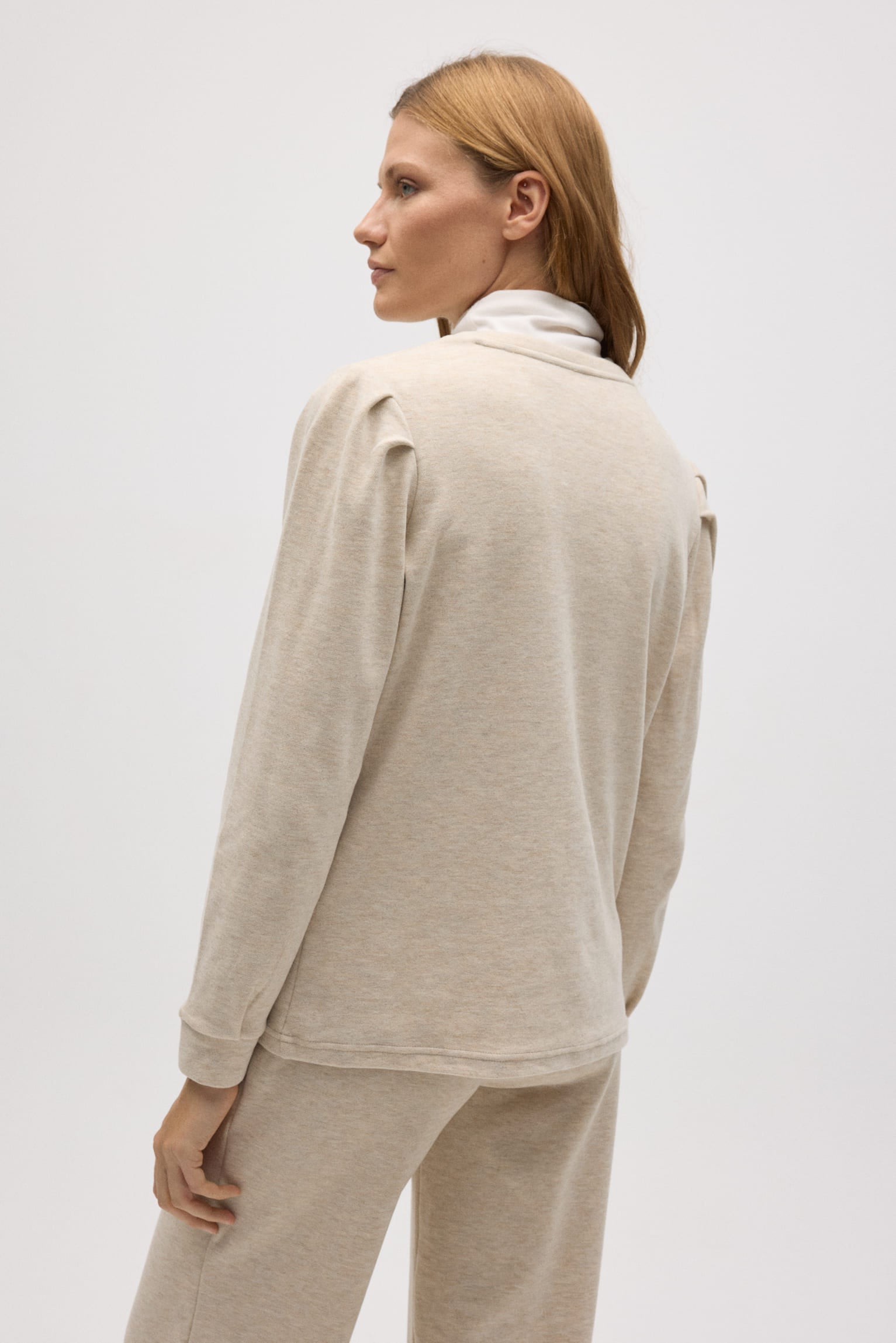 70671-4-jersey-extra-comodo-detalle-hombros-marfil