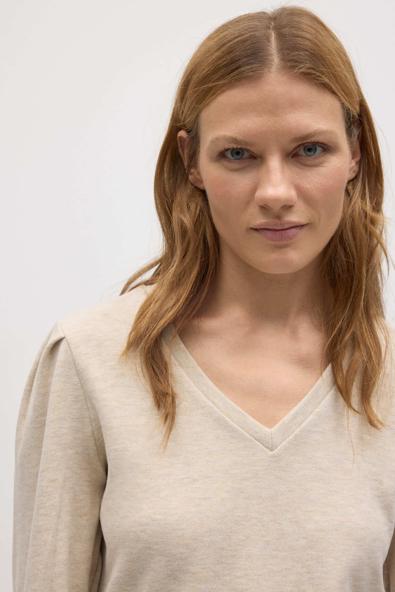 70671-5-jersey-extra-comodo-detalle-hombros-marfil