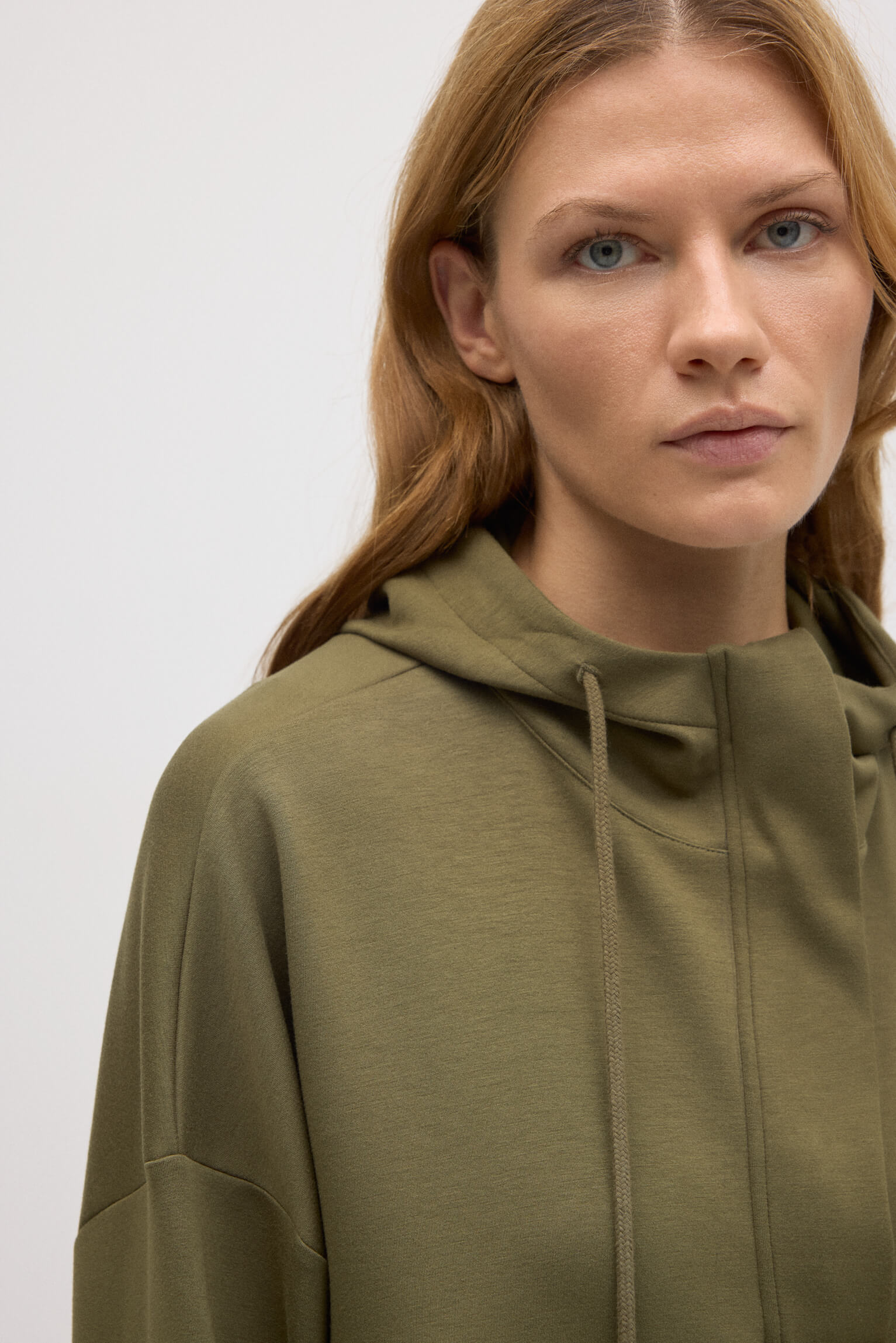 70675-6-sudadera-con-capucha-fluida-verde