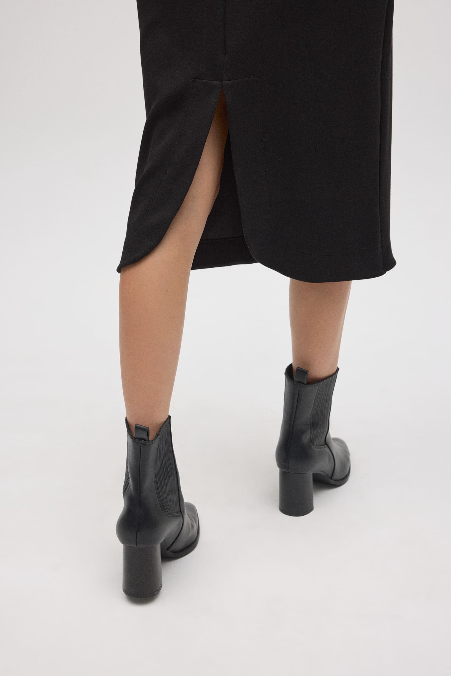 70677-4-falda-midi-fluida-negro