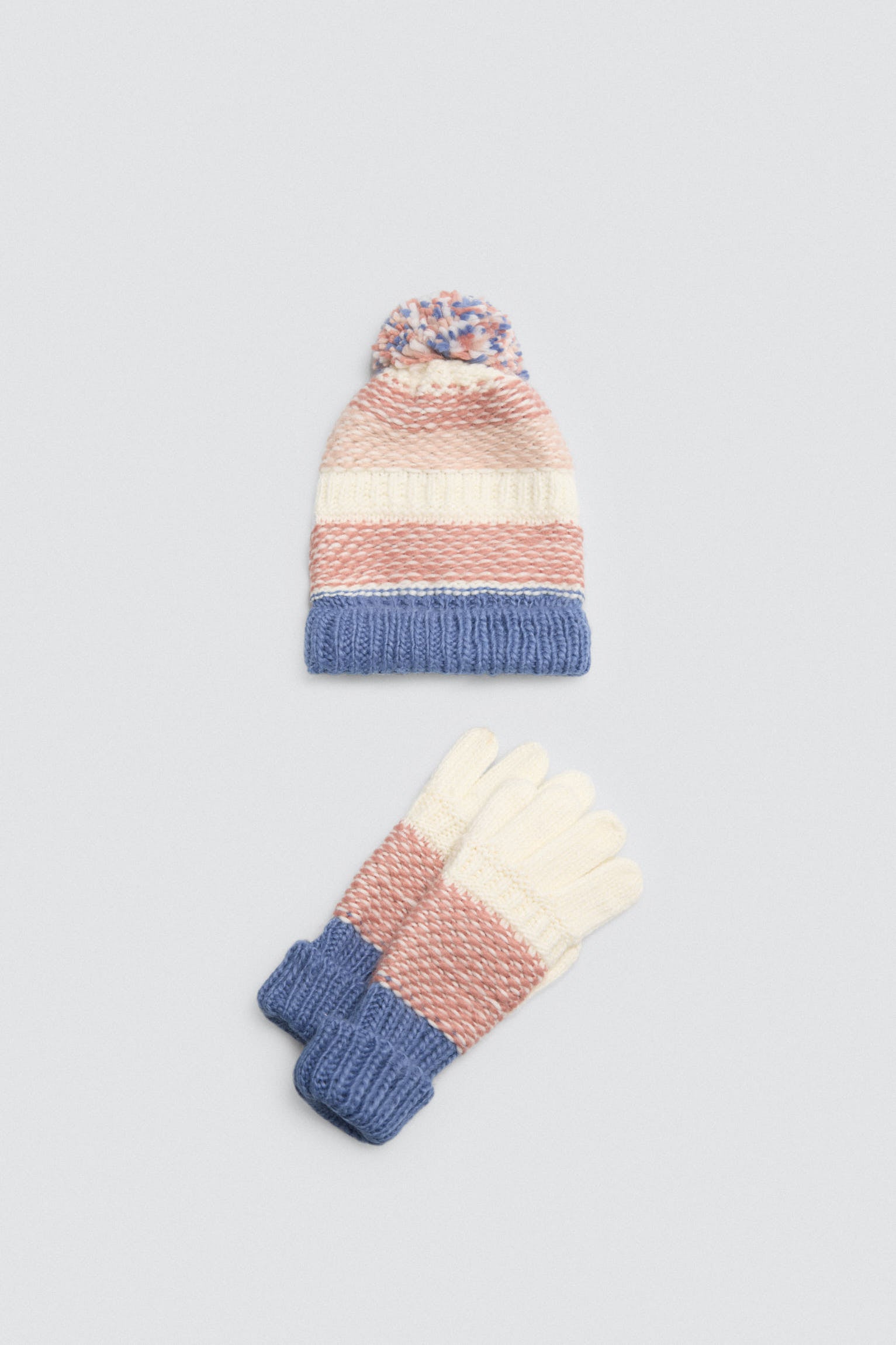 70687-1-set-gorro-con-pompon-y-guantes-de-punto-colores