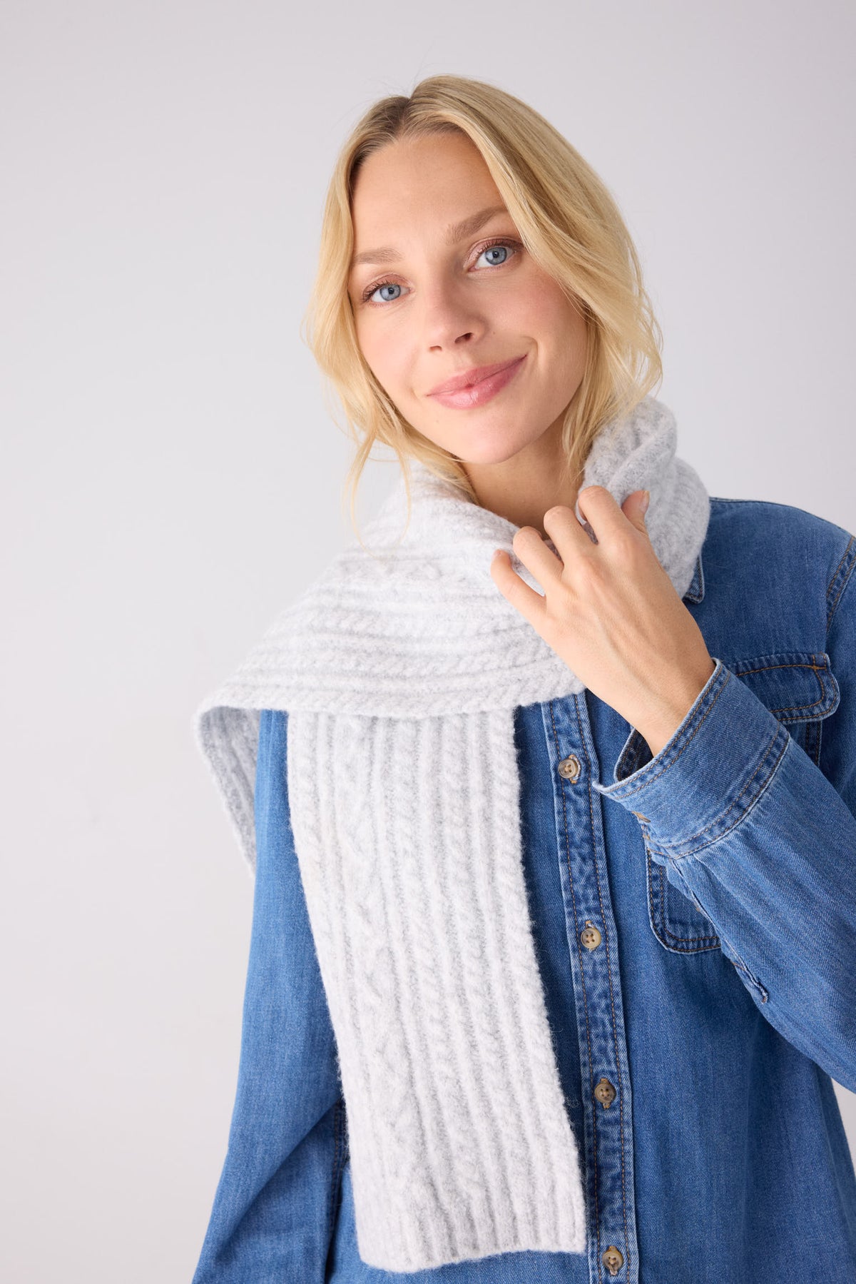 Bufanda de punto para mujer acanalada gris