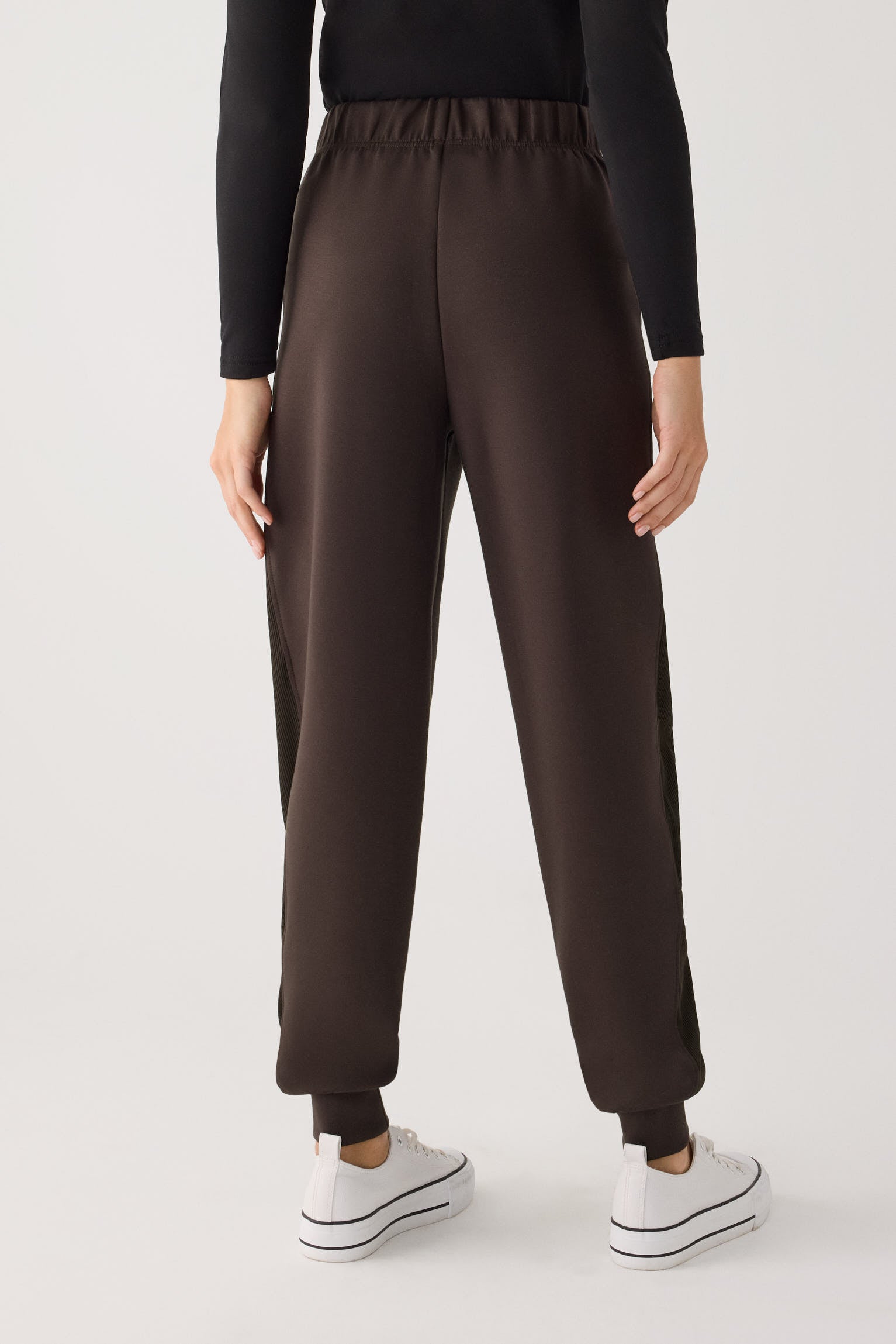 70748-dark-chocolate-pantalones-comodos-jogger-afelpados-tiro-alto-canale-marron-chocolate