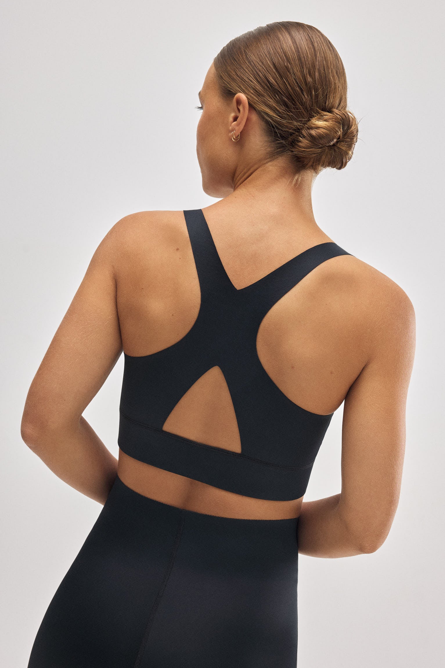 Soutien-gorge de sport compressif détail ouverture maintien moyen noir