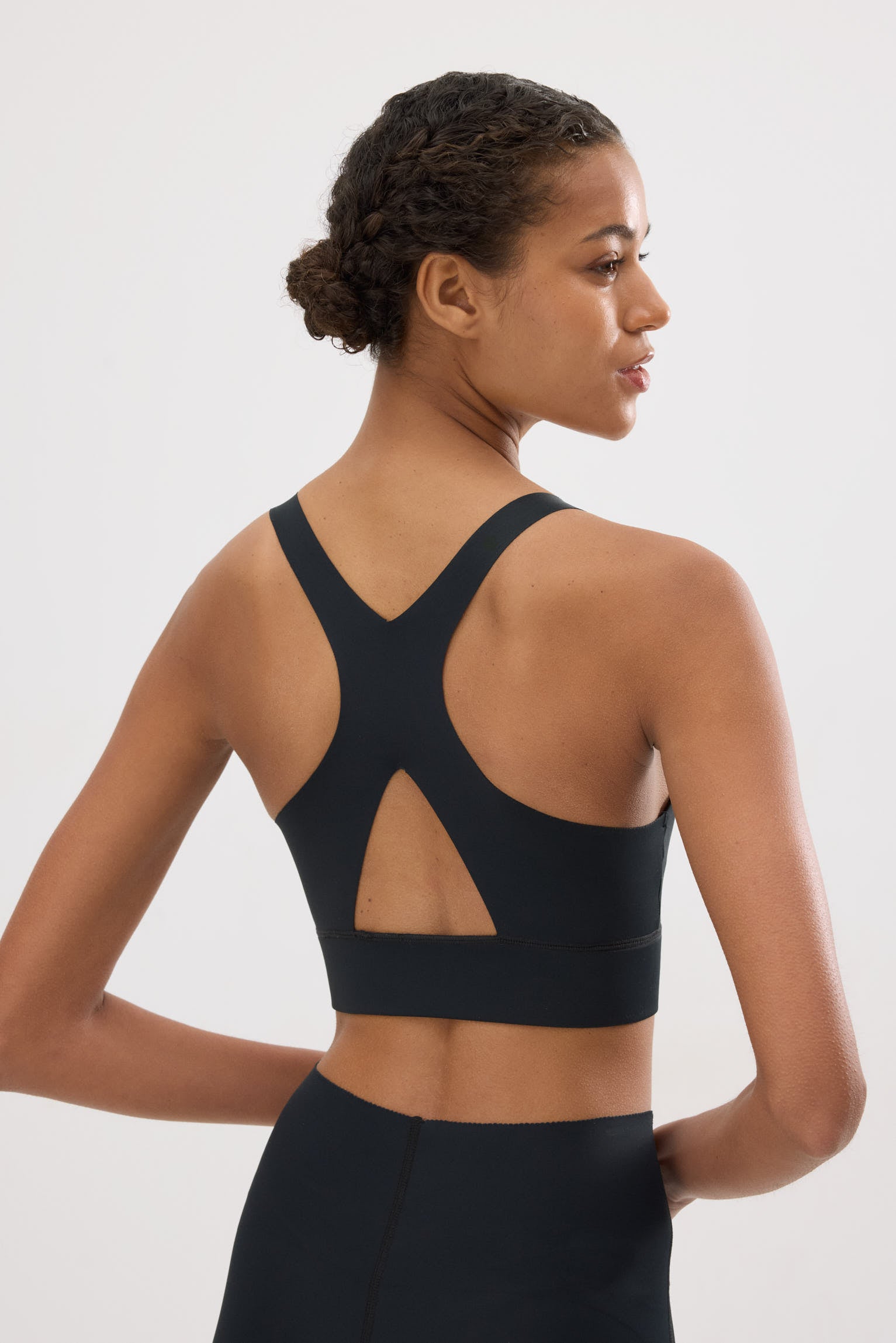 Soutien-gorge de sport compressif détail ouverture maintien moyen noir